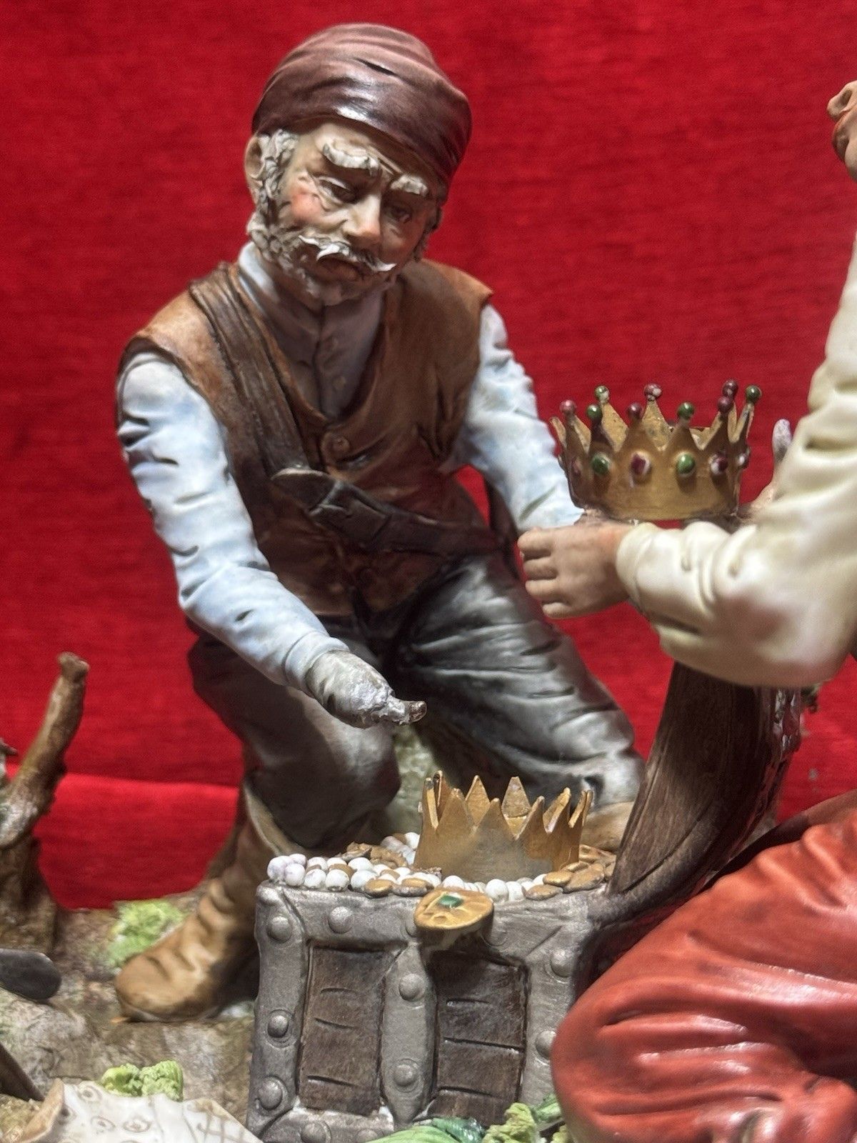Large Italian Capodimonte Porcelain Figurine 'The Pirates Hidden Treasure'signed photo vinterior