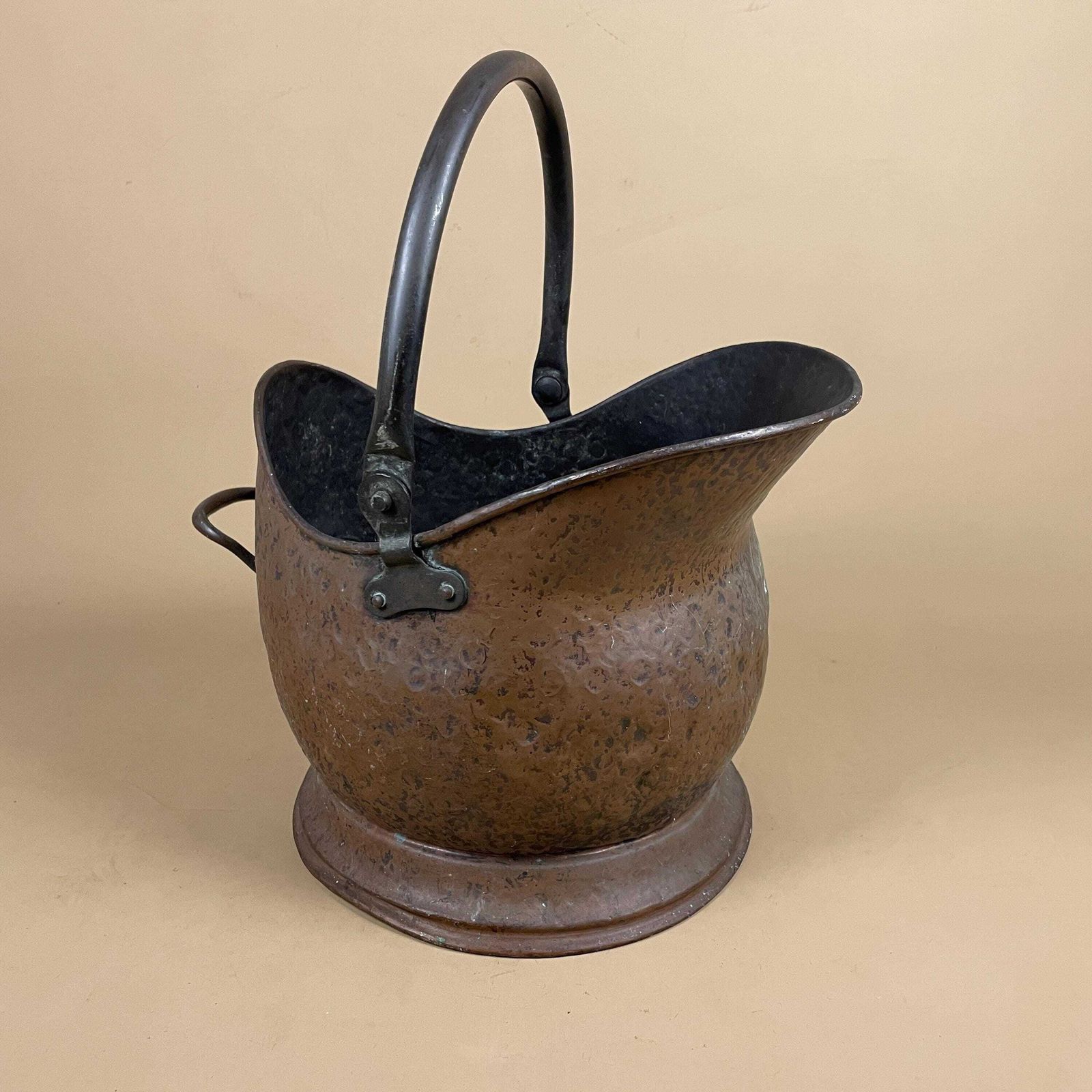 Antique Metal Copper Coal Bucket Handle Fireside Fire Side Scuttle Copper Helmet Farmhouse Cottage Aged Patina Vintage Fireplace Hammered photo furniture
