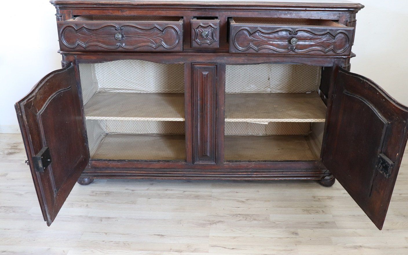 Antique Sideboard In Solid Walnut With Plate Rack, 1680s photo Furniture