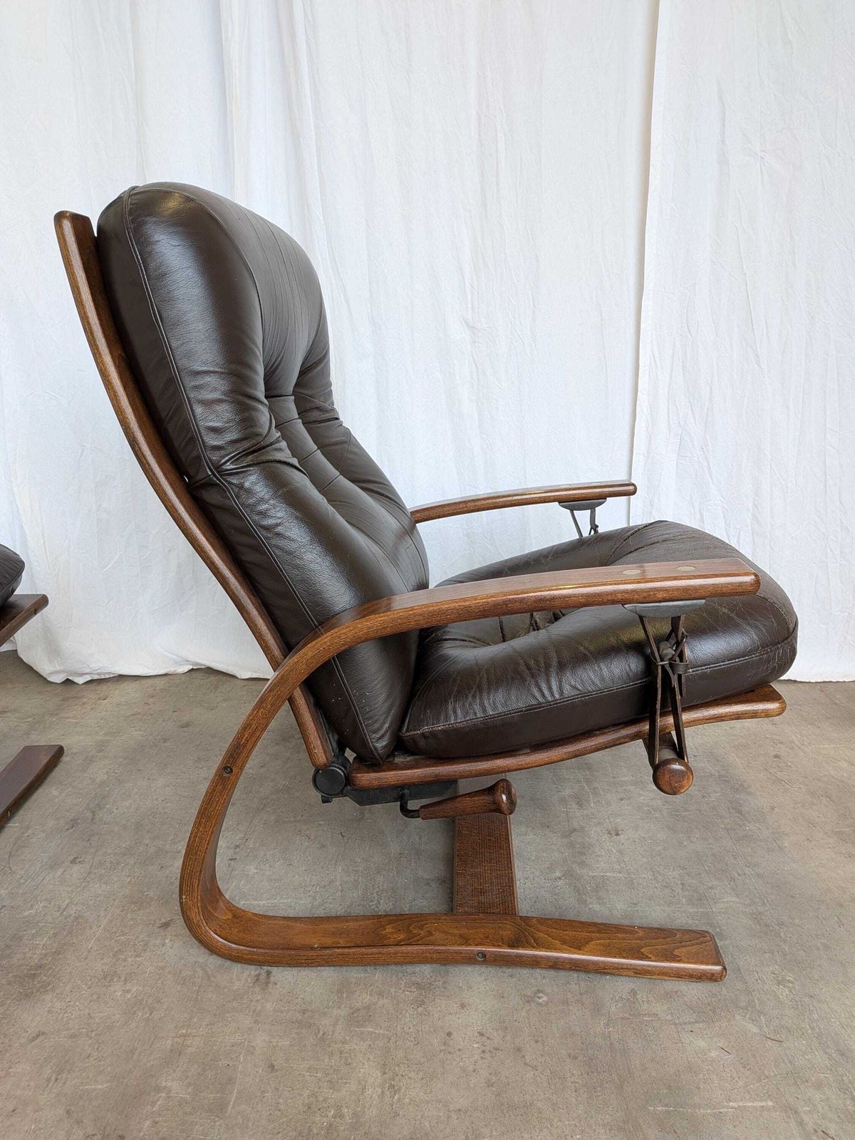 Vintage Panther Lounge Chair With Ottoman / Brown Leather Recliner Armchair / Bentwood Frame / Mid Century 1970s photo vinterior
