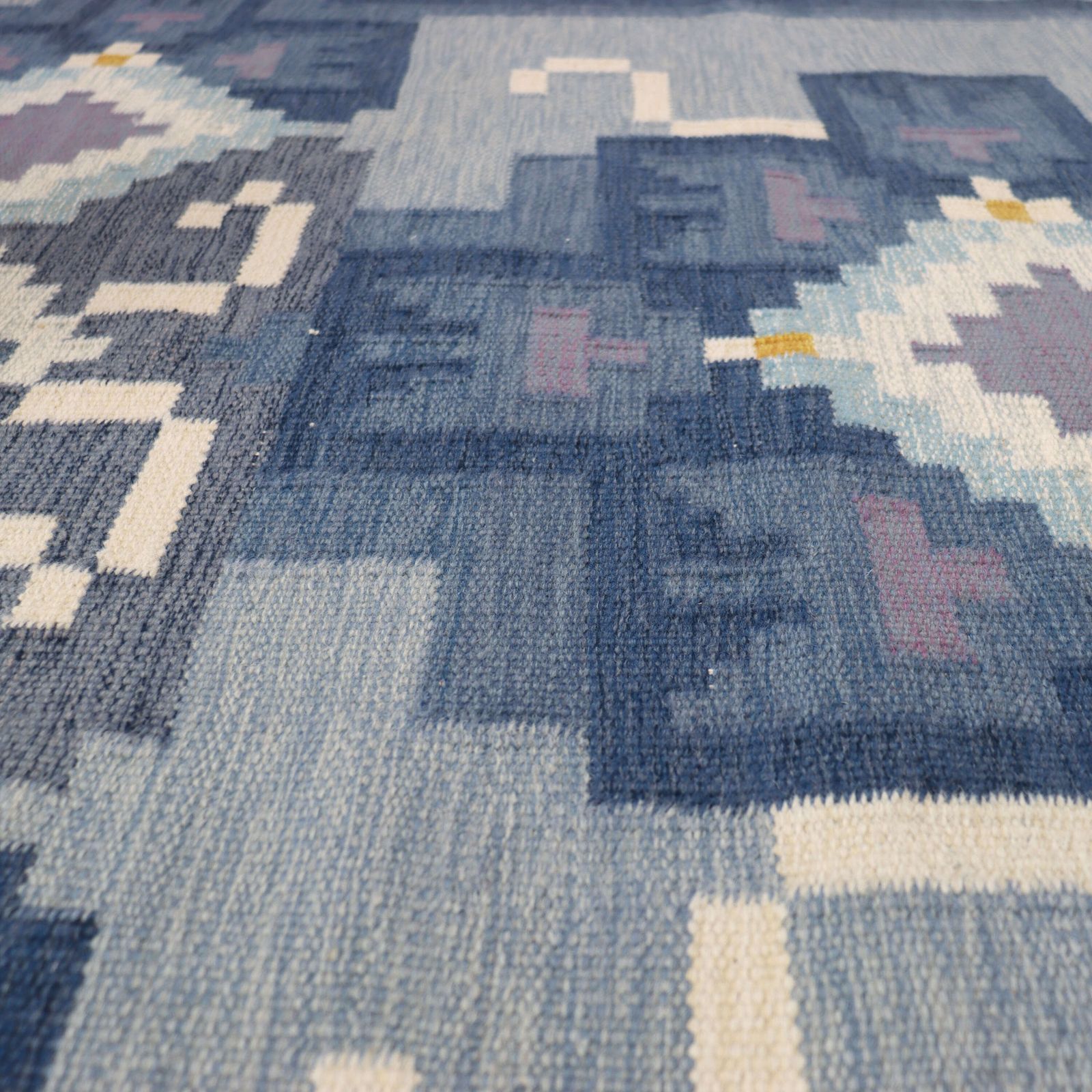 photo vinterior Swedish Mid Century Handmade Flat Weave Rug