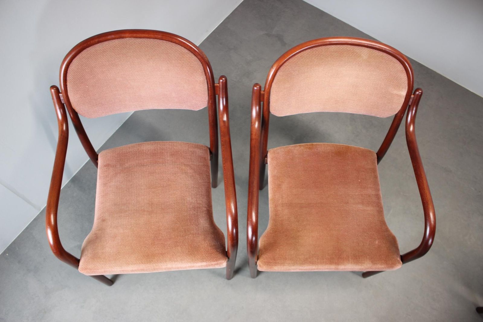 photo furniture Set Of Six Thonet Vienna Bentwood Armchairs, Austria, 1991
