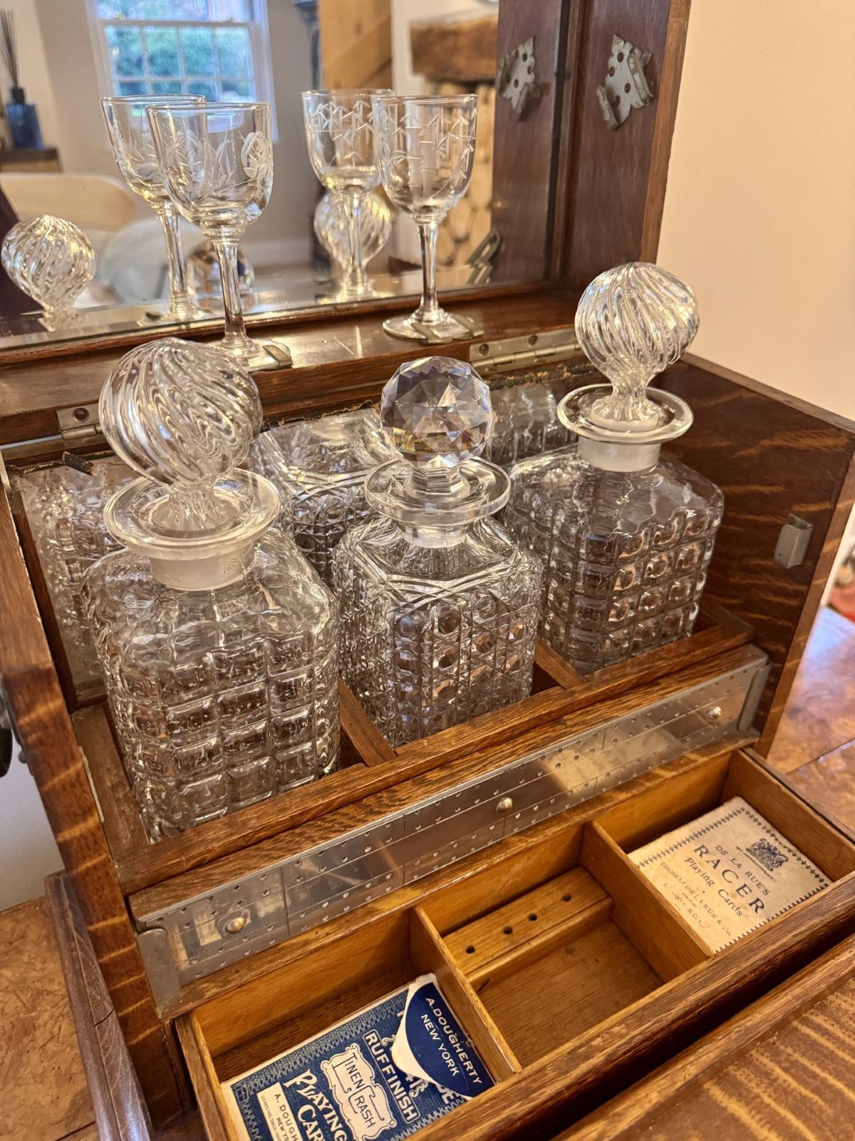 Outstanding Quality Antique Oak Decanter And Games Box photo Home Decor