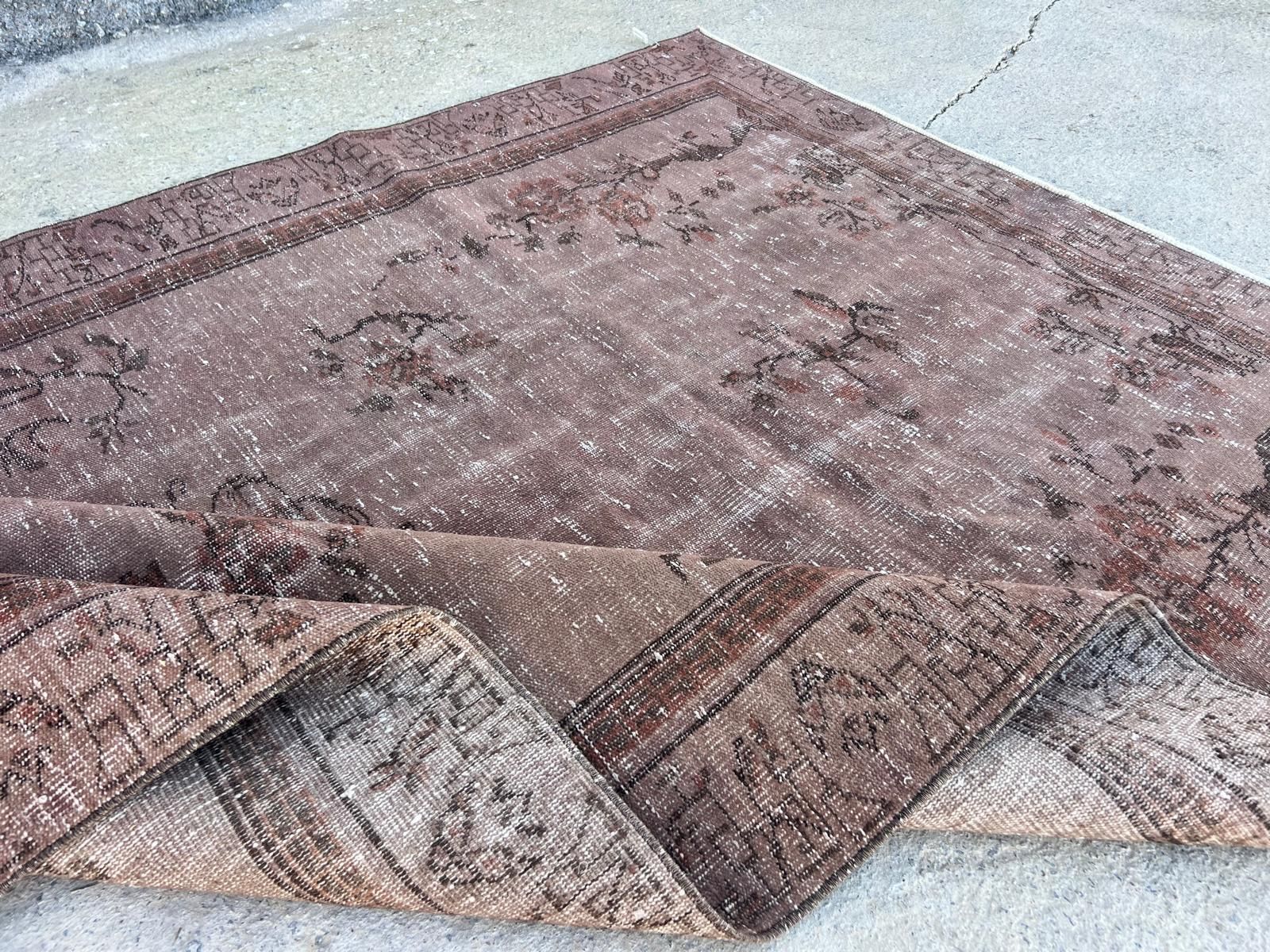 photo furniture 5.5x8.5 Ft Contemporary Handmade Low Pile Turkish Wool Area Rug In Brown Color