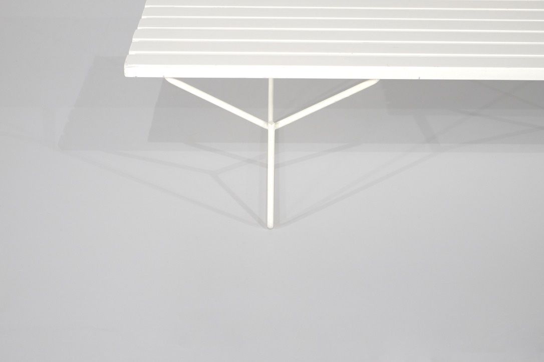photo furniture Bench " 400 " In White Wood By Harry Bertoia For Knoll International.