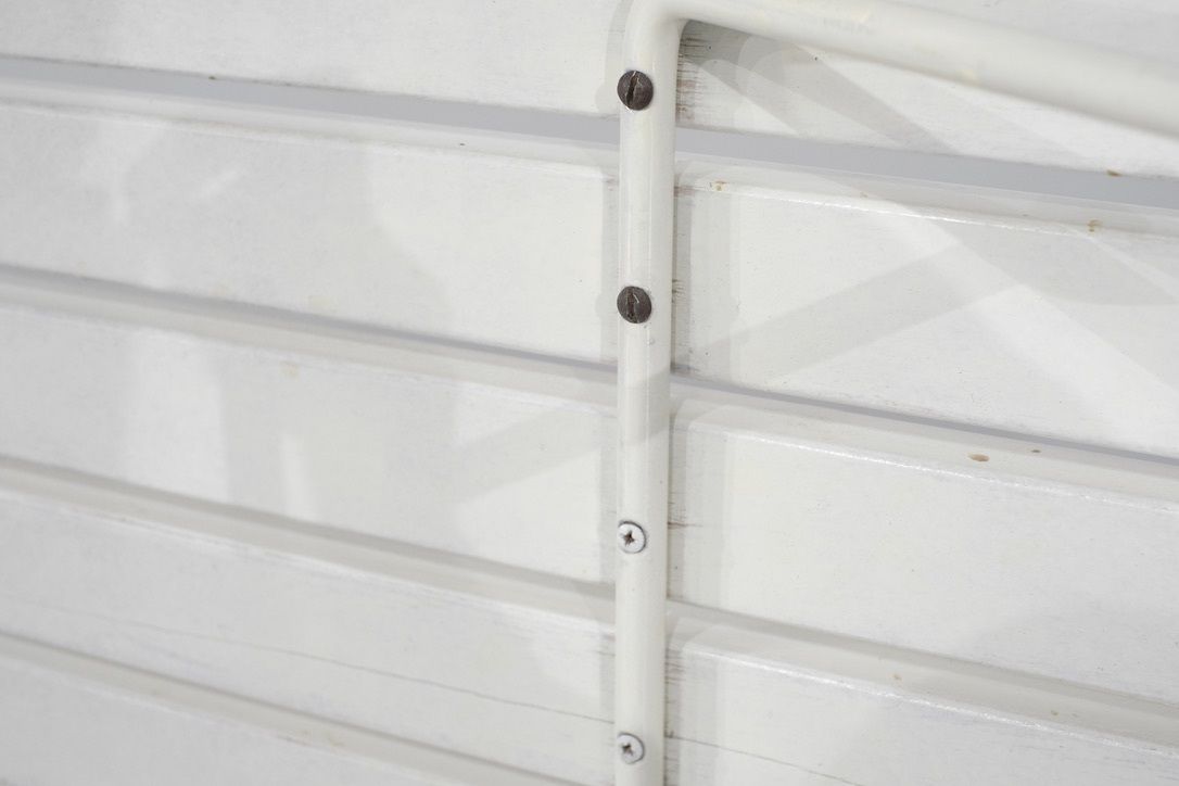 photo vinterior Bench " 400 " In White Wood By Harry Bertoia For Knoll International.