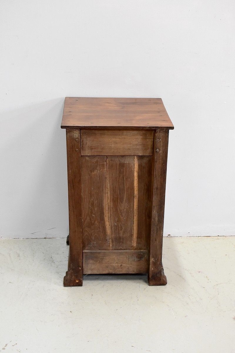 889.92 A Bedside Table In Oak 1900 photo