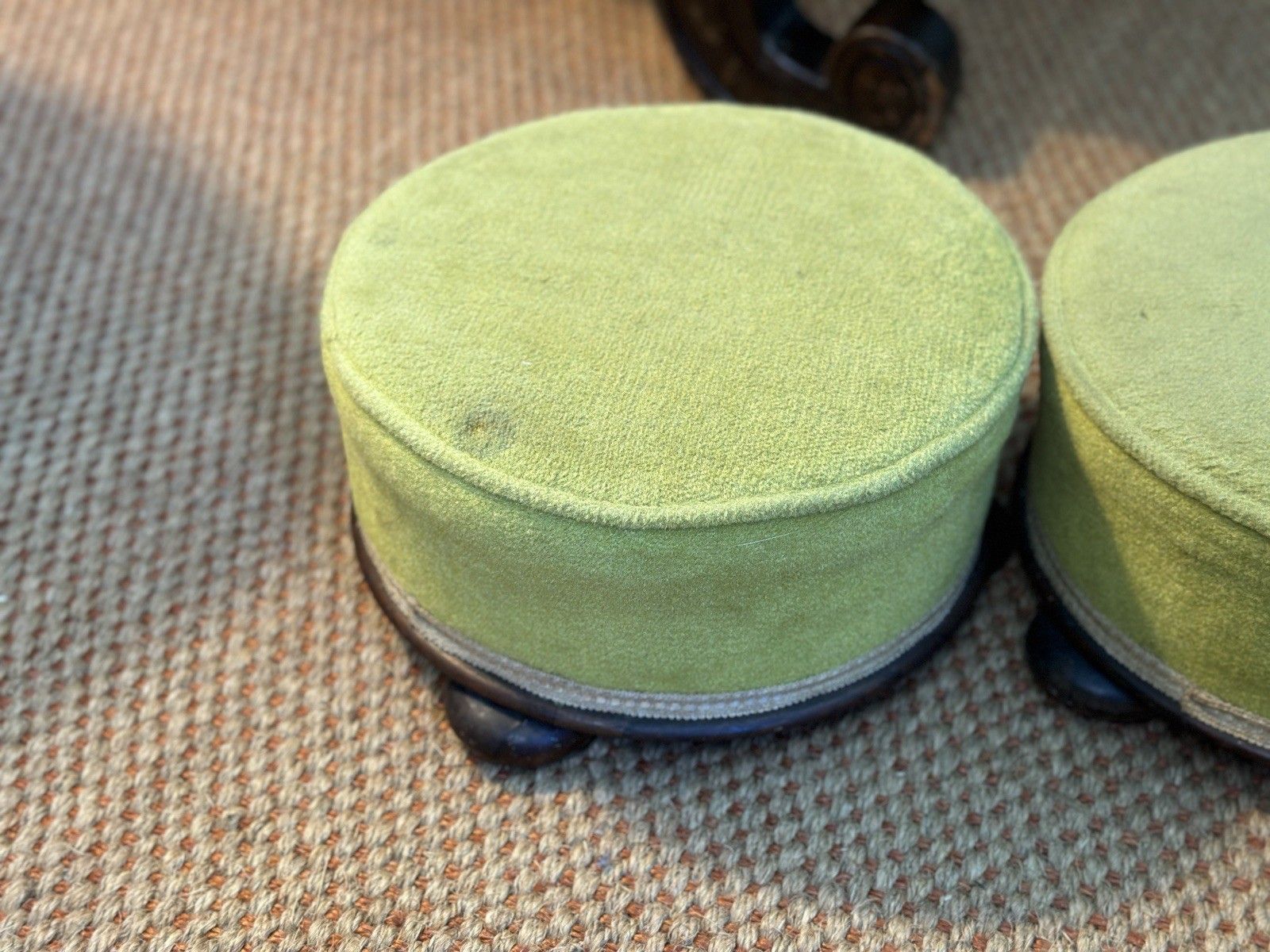 photo furniture A Pair Of Small Victorian Rosewood Foot Stools Rests Ottoman Pouffe Green Velvet