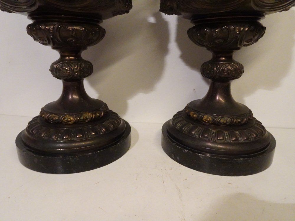 photo furniture 19th Century French Bronze & Cast Iron Medici Vases On Marble Bases, 1980s, Set Of 2