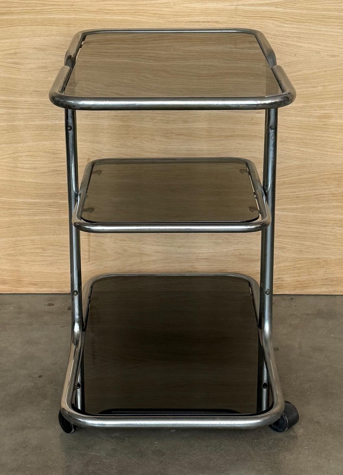 photo furniture Chariot de service ou bar roulant de style Bauhaus, années 1970