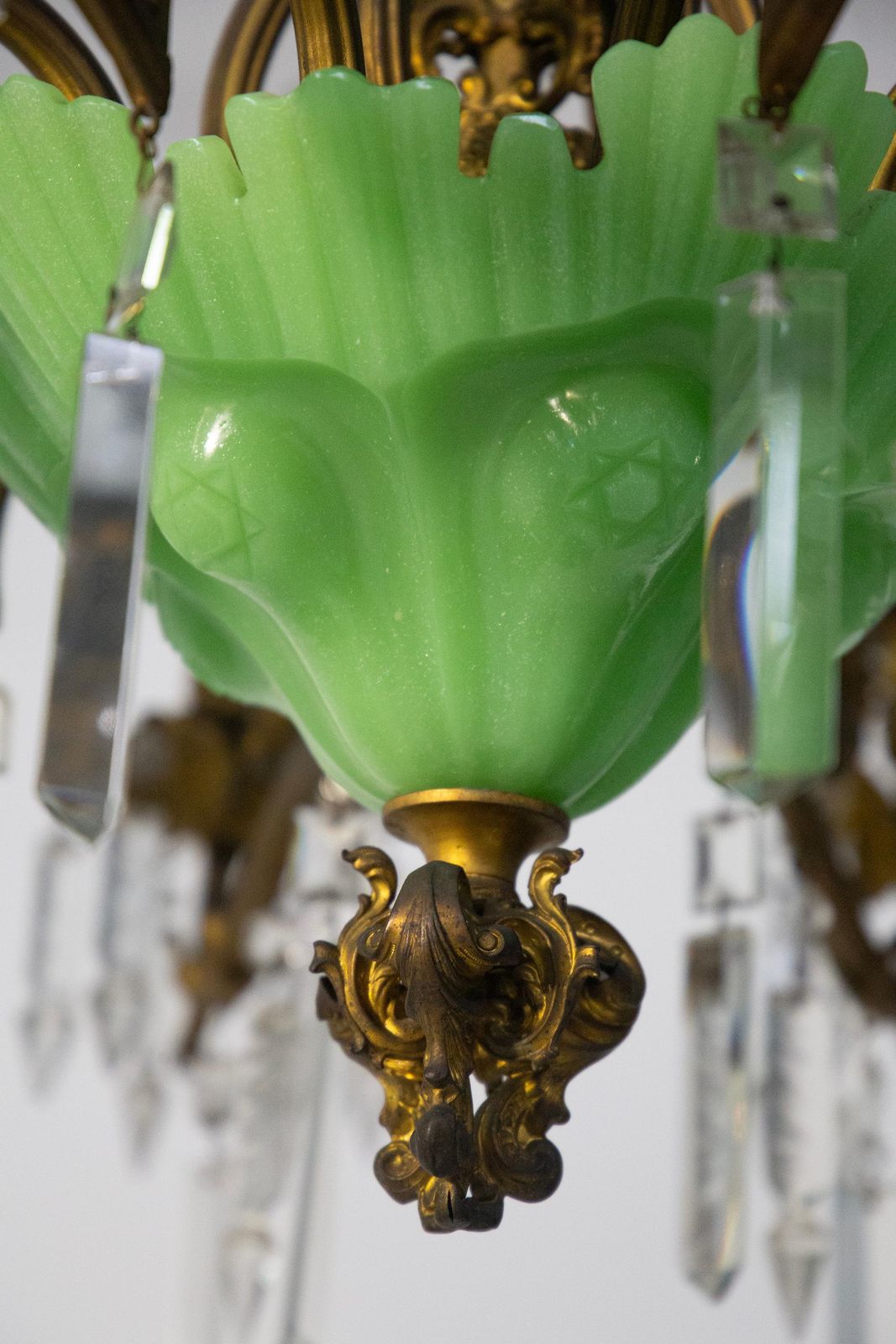Lighting Italian Baroque Chandelier In Gilded Bronze With Green Glass Leaves And Crystal photo