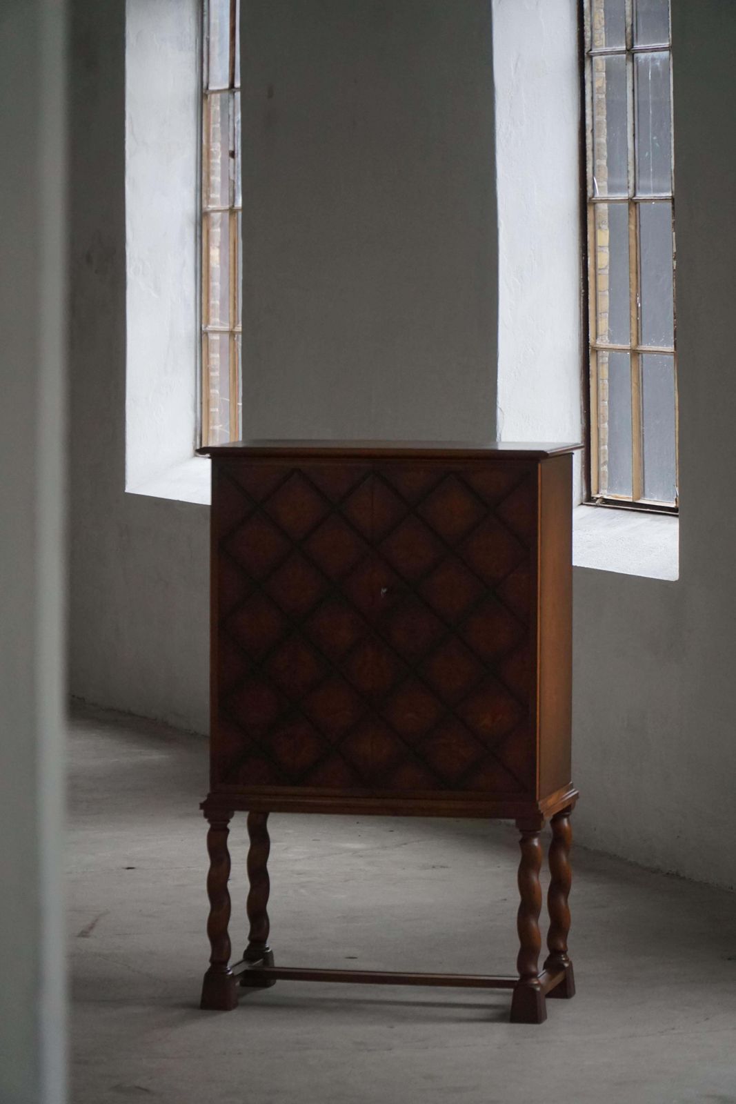 photo vinterior Swedish Grace, Geometric Cabinet In Oak, Thysells Möbler, Art Deco, 1940s