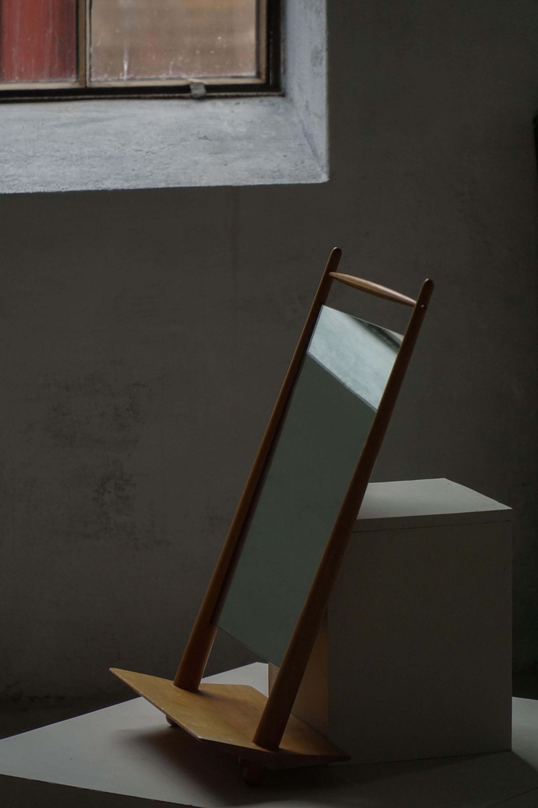 photo buy Mid 20th Century, Scandinavian Standing Table Mirror In Wood, 1950s–1960s