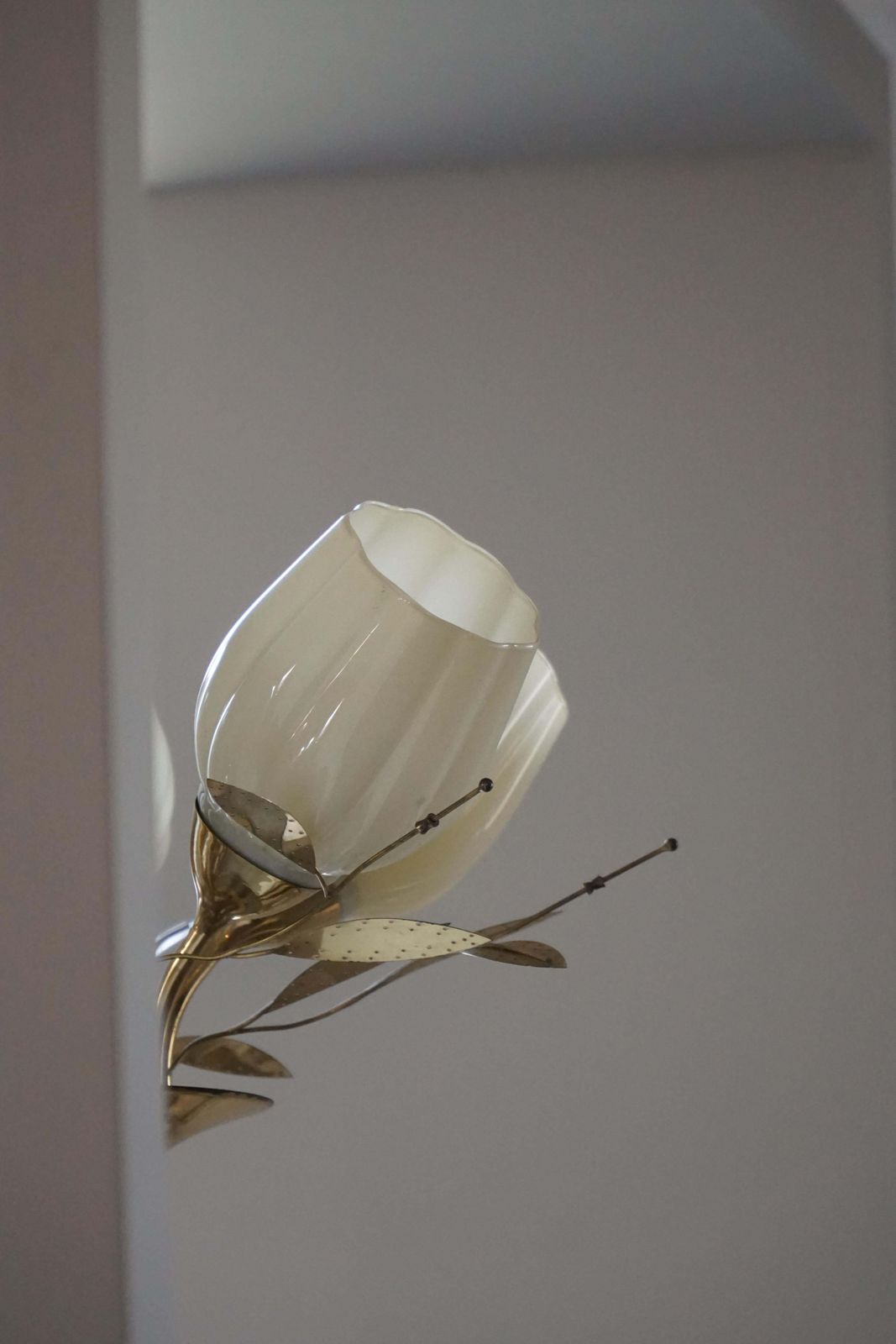 photo vinterior Mid Century Modern, Five Light Ceiling Lamp, Opaline Glass Shades, Itsu, Finland