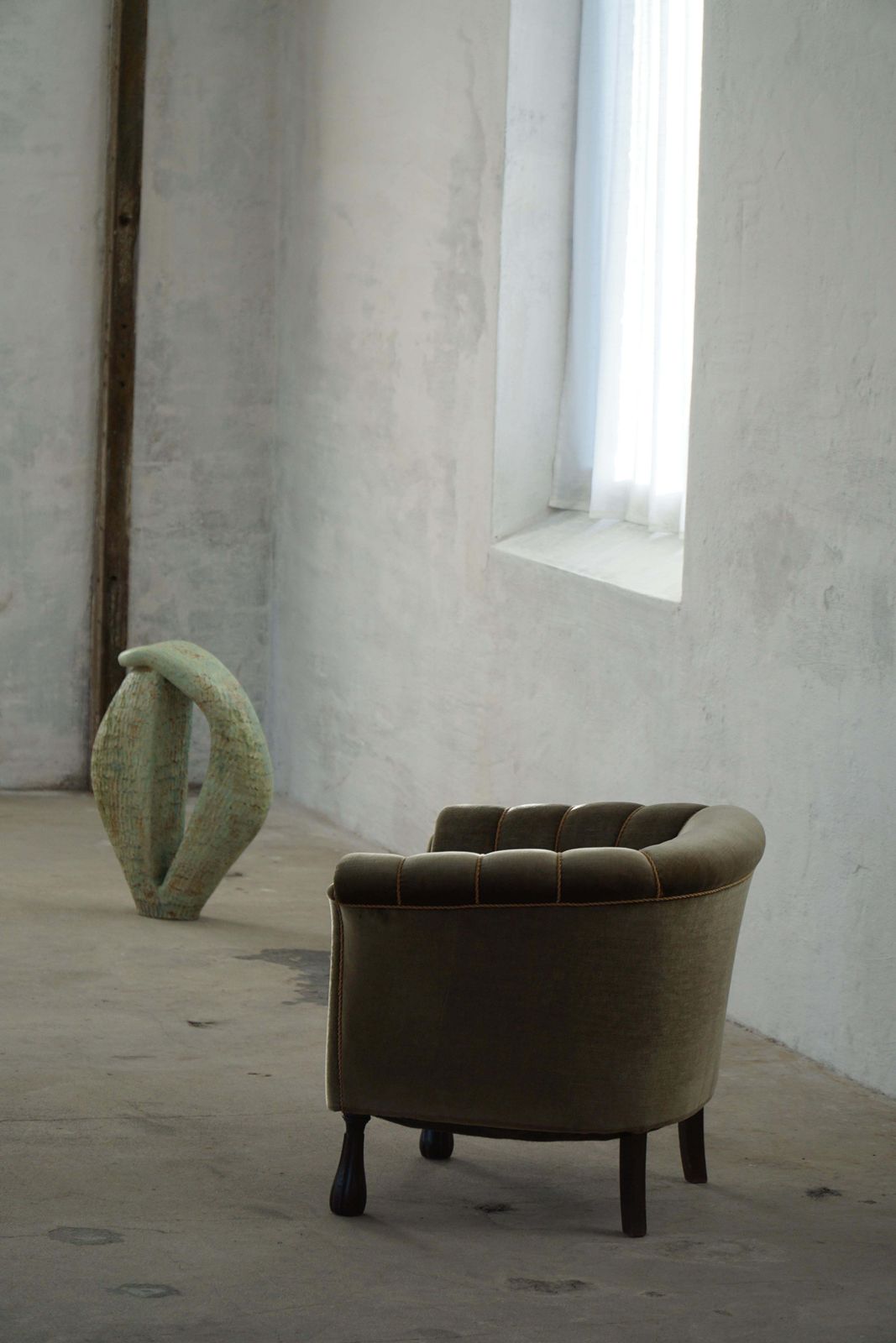 photo furniture Mid 20th Century, Pair Of Danish Shell Lounge Chairs In Green Velvet, 1940s