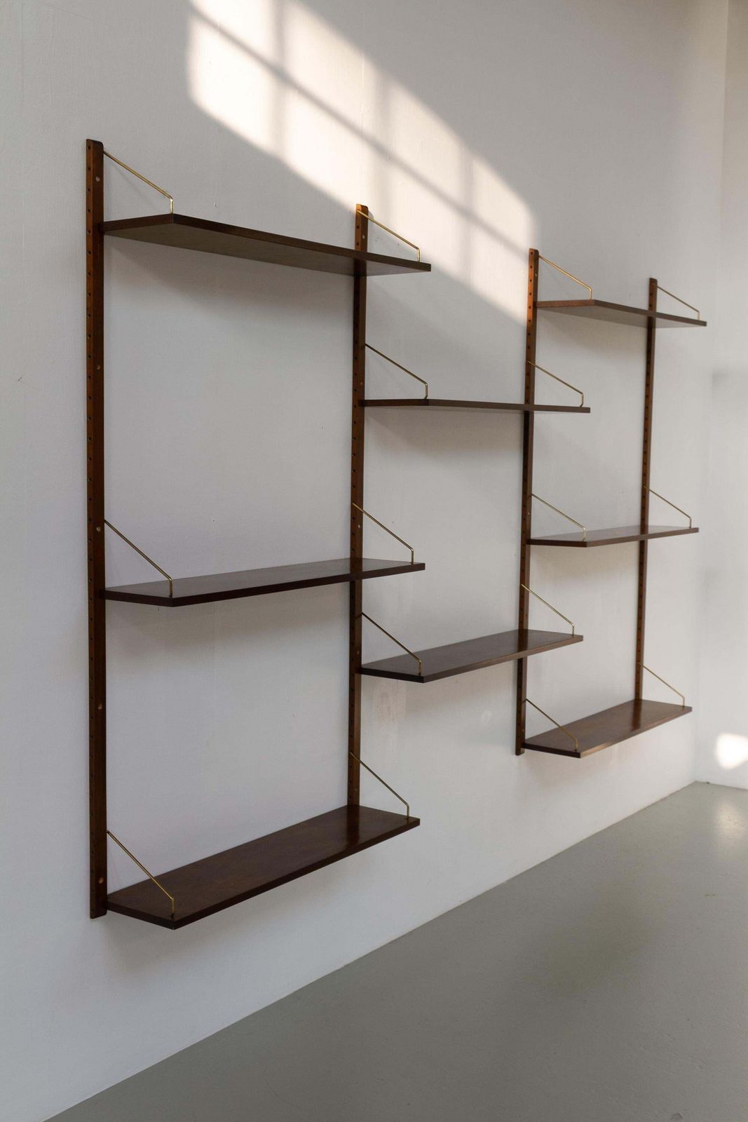 photo vinterior Danish Walnut Shelving System Royal By Poul Cadovius For Cado, 1950s.
