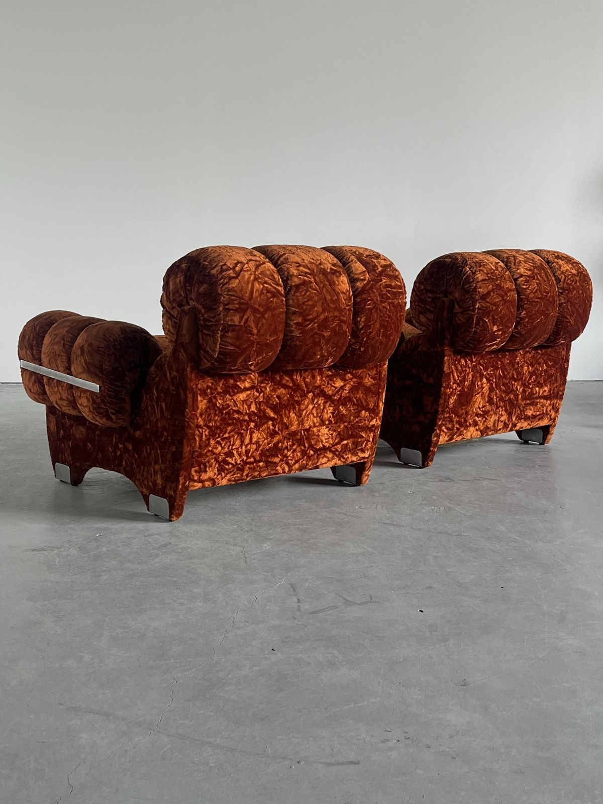 photo furniture Pair Of Vintage Italian Armchairs In Dark Orange Velvet Upholstery & Steel, 70s