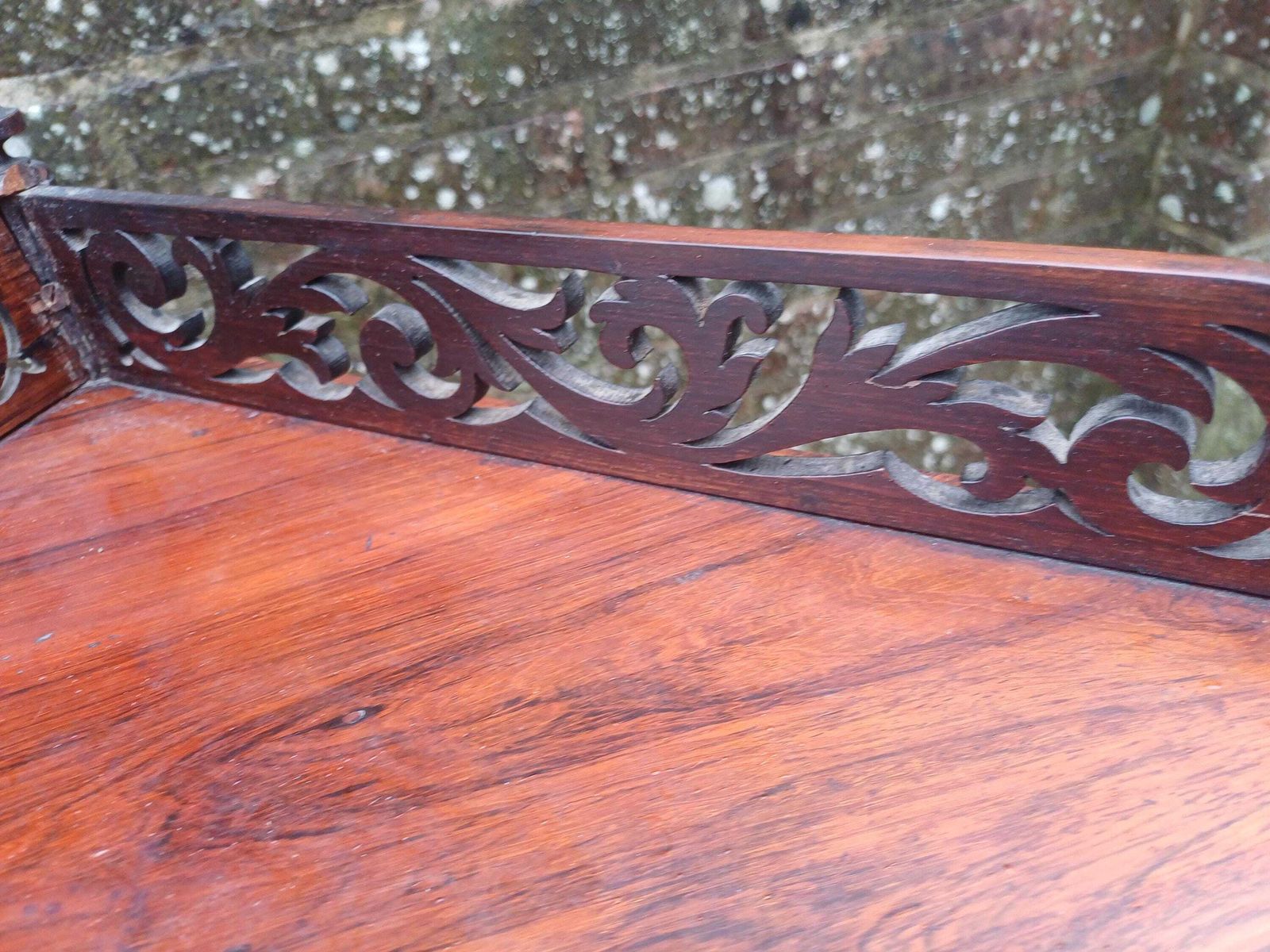 photo vinterior Stunning High Quality Antique Victorian Rosewood Corner Wot Not Shelf Stand Twisted Barley Twist Columns, Fretwork Back