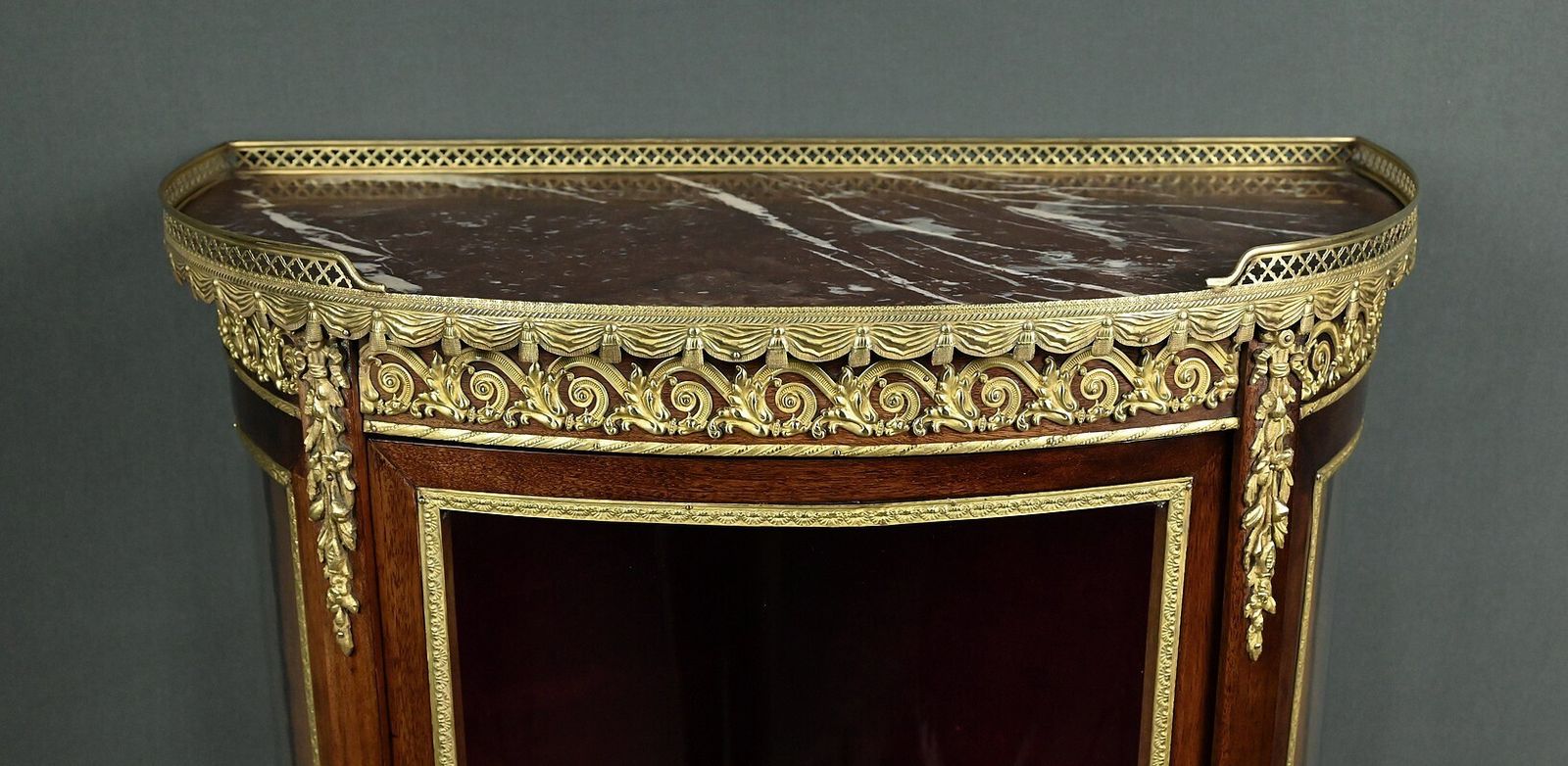 Small Mahogany Display Cabinet, Louis XV Louis XVI Transitional Style – Early 20th Century photo vinterior