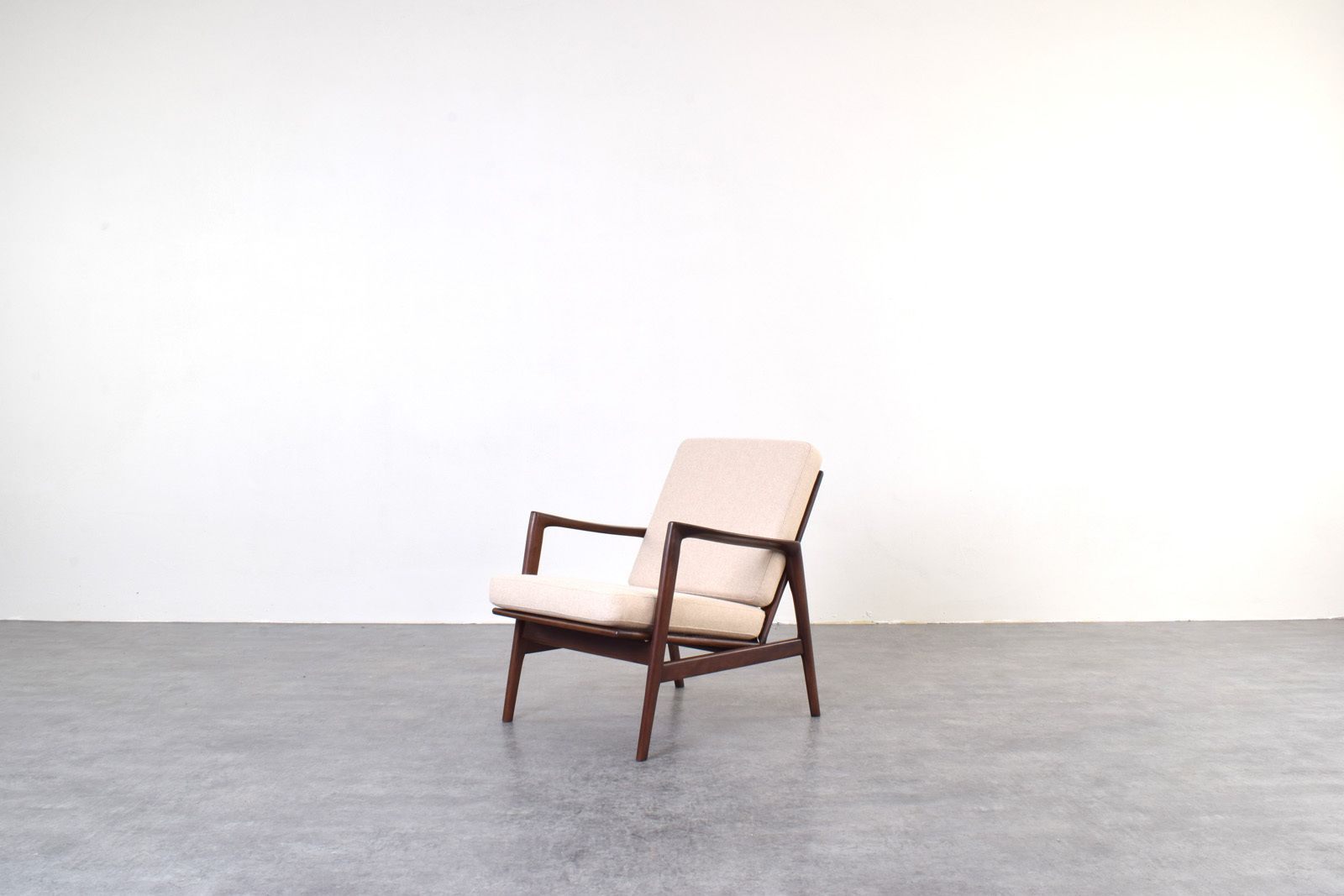 Mid Century Stefan Lounge Chairs, 1960s, Set Of 2 photo vinterior