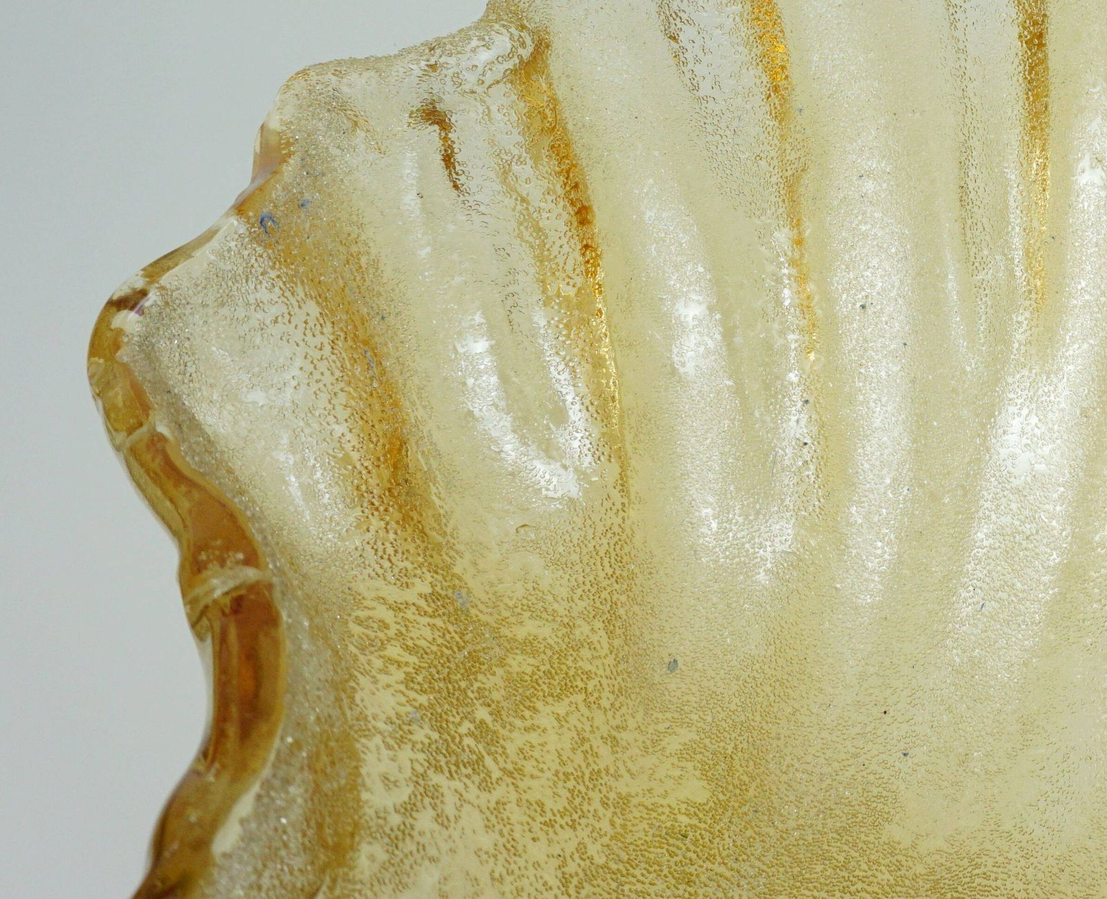 No. 1 Of 2 Mid Century Modern Sconce Wall Lamp Lustrous Glass Shell Brass photo Lighting
