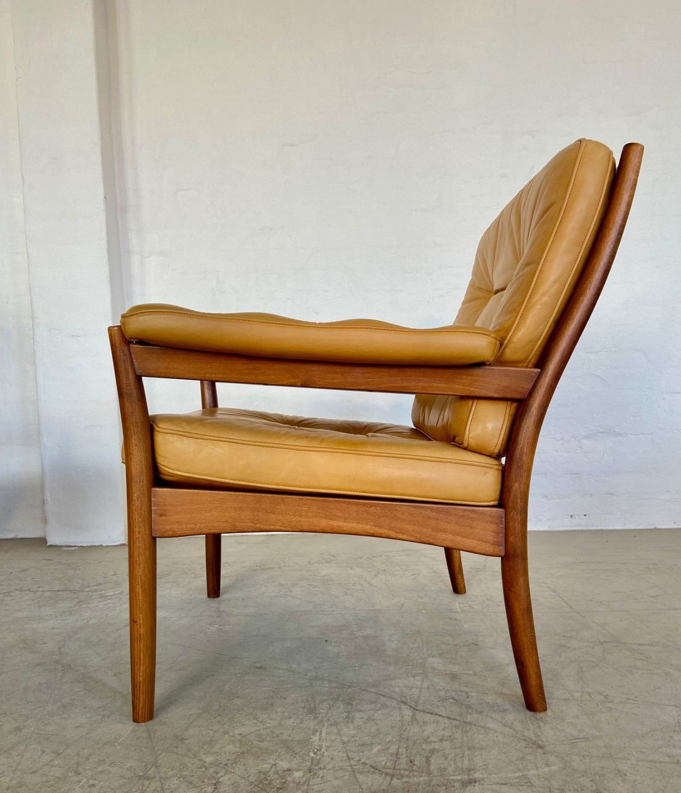 photo furniture Vintage Mid Century Light Tan Leather Lounge Chair By Göte Möbler 1970,S