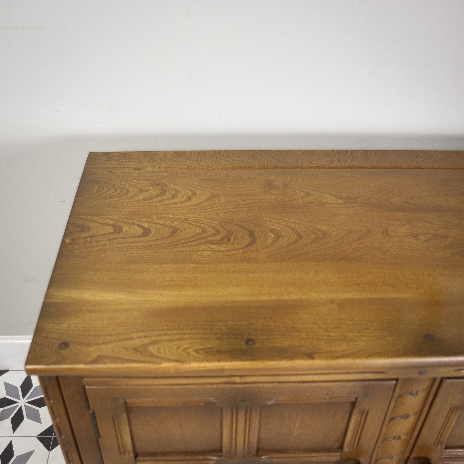 Ercol Elm Small Cabinet Sideboard Tv Unit In Golden Dawn photo 325.0