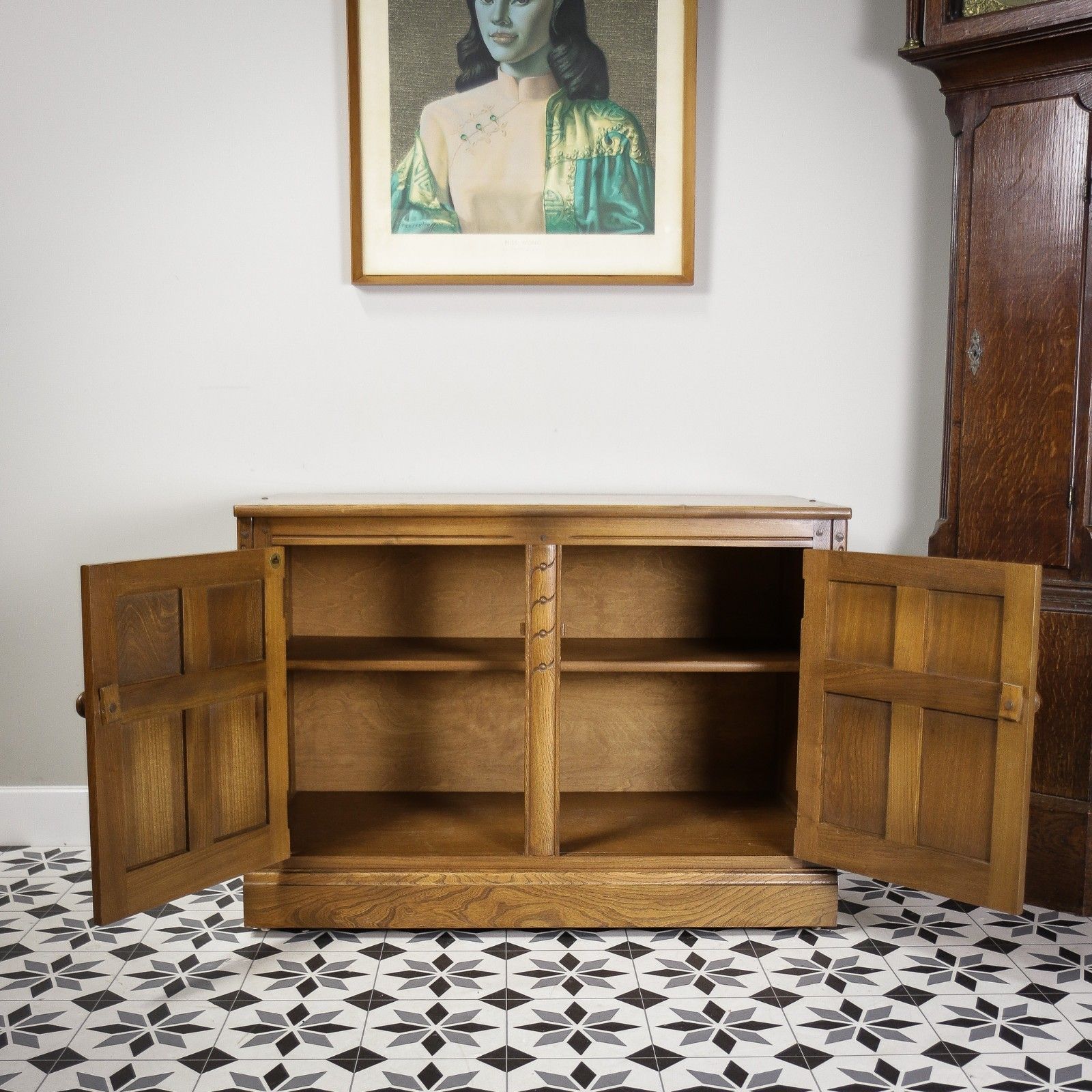photo furniture Ercol Elm Small Cabinet Sideboard Tv Unit In Golden Dawn