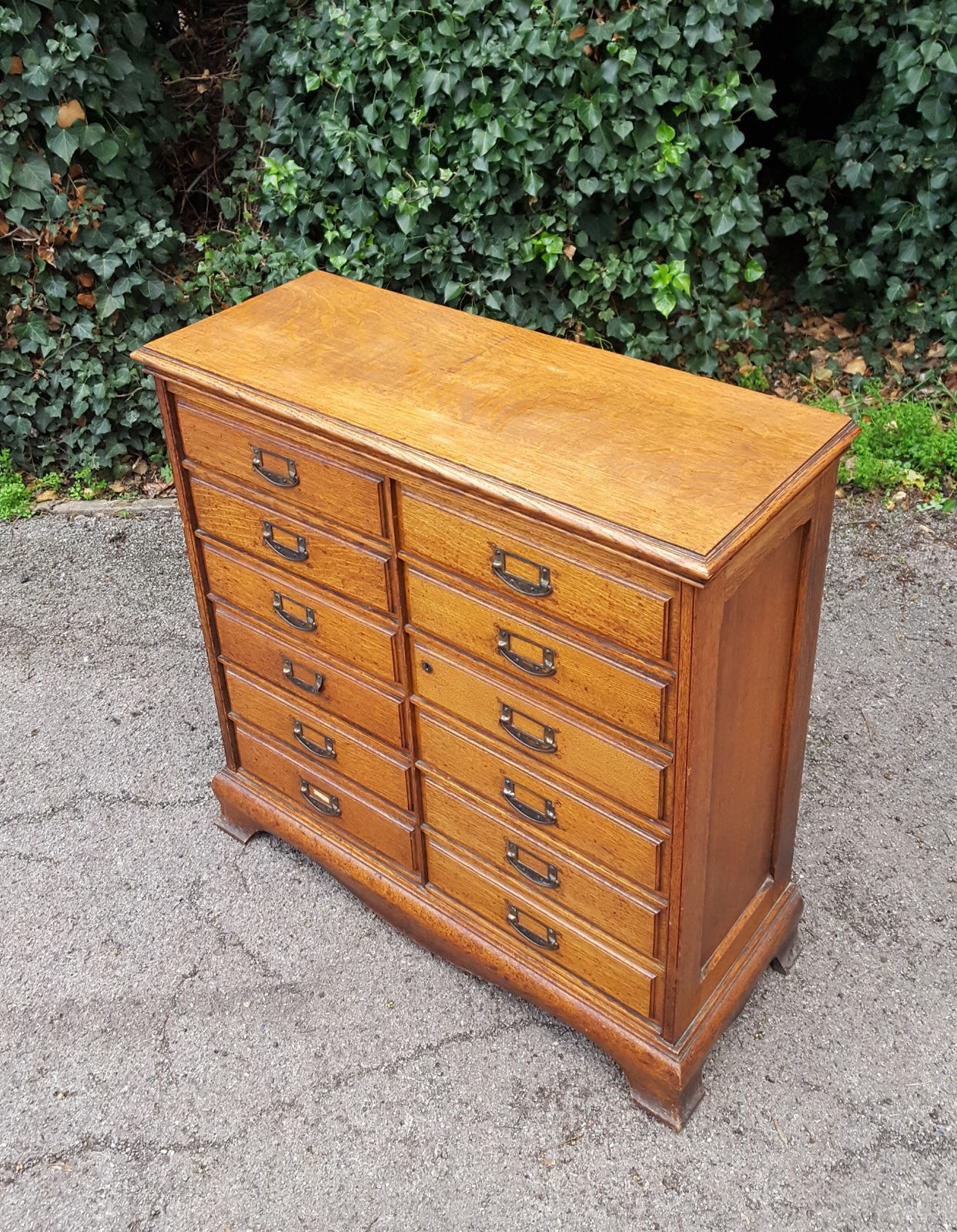 photo vinterior Antique Oak Chest Of 12 Drawers