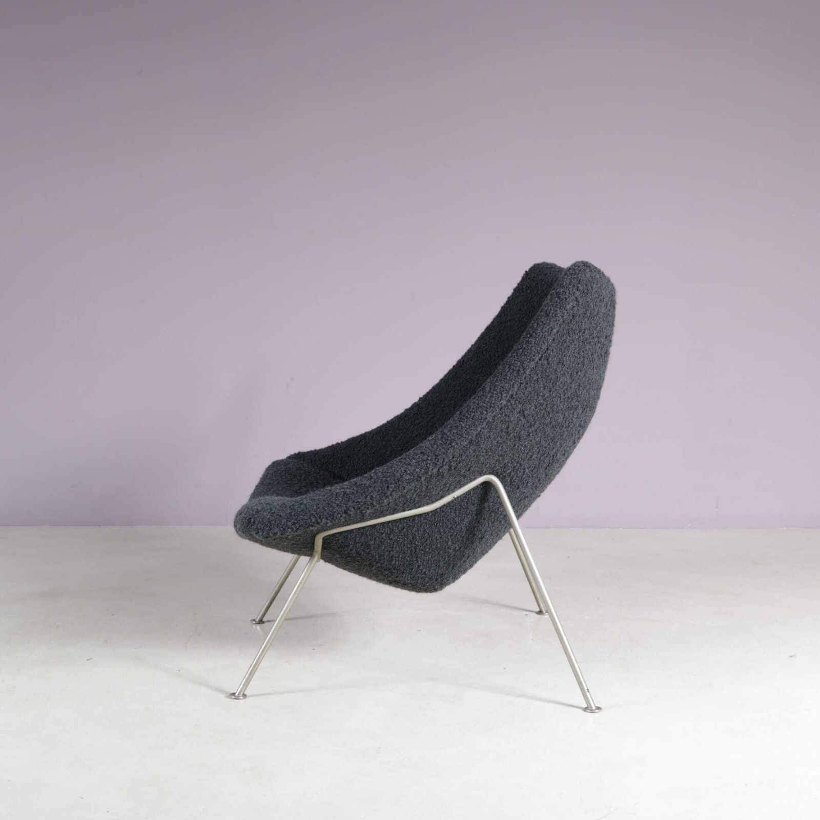 photo for sale 1950s Oyster Chair By Pierre Paulin For Artifort, Netherlands