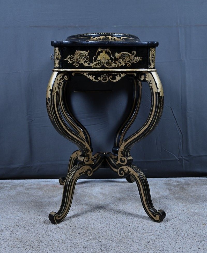 photo vintage Painted Wooden Work Table, Napoleon III Period – Mid 19th Century