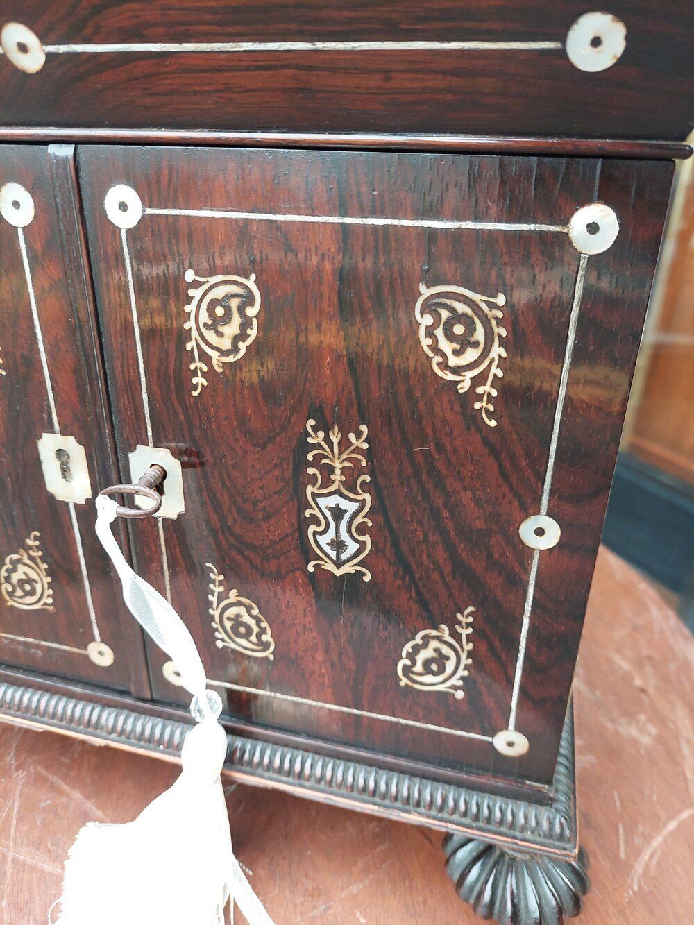 19thc Rosewood & Mother Of Pearl Jewellery Cabinet photo vinterior