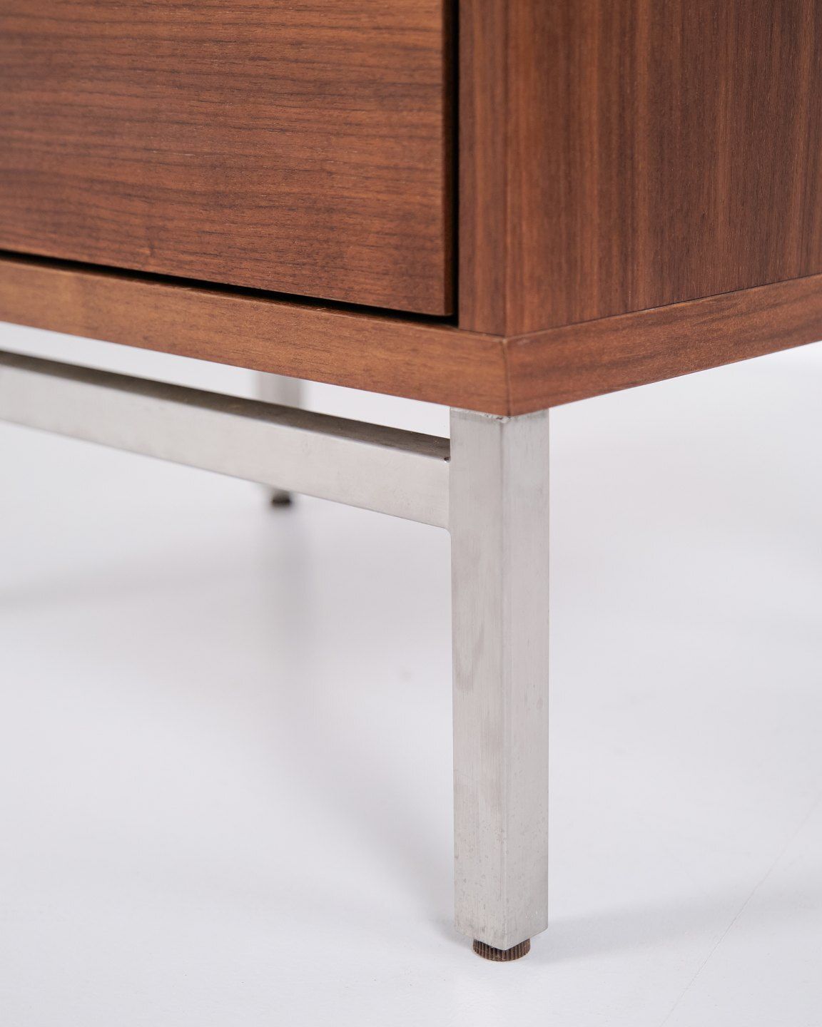 Chest Of Drawers With 3 Drawers – Walnut – Metal Legs – Skovby Furniture Factory photo vintage
