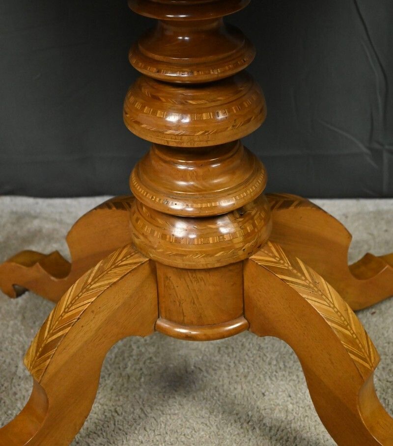 photo vinterior Cherry And Walnut Coffee Table, Restoration Style – Late 19th Century