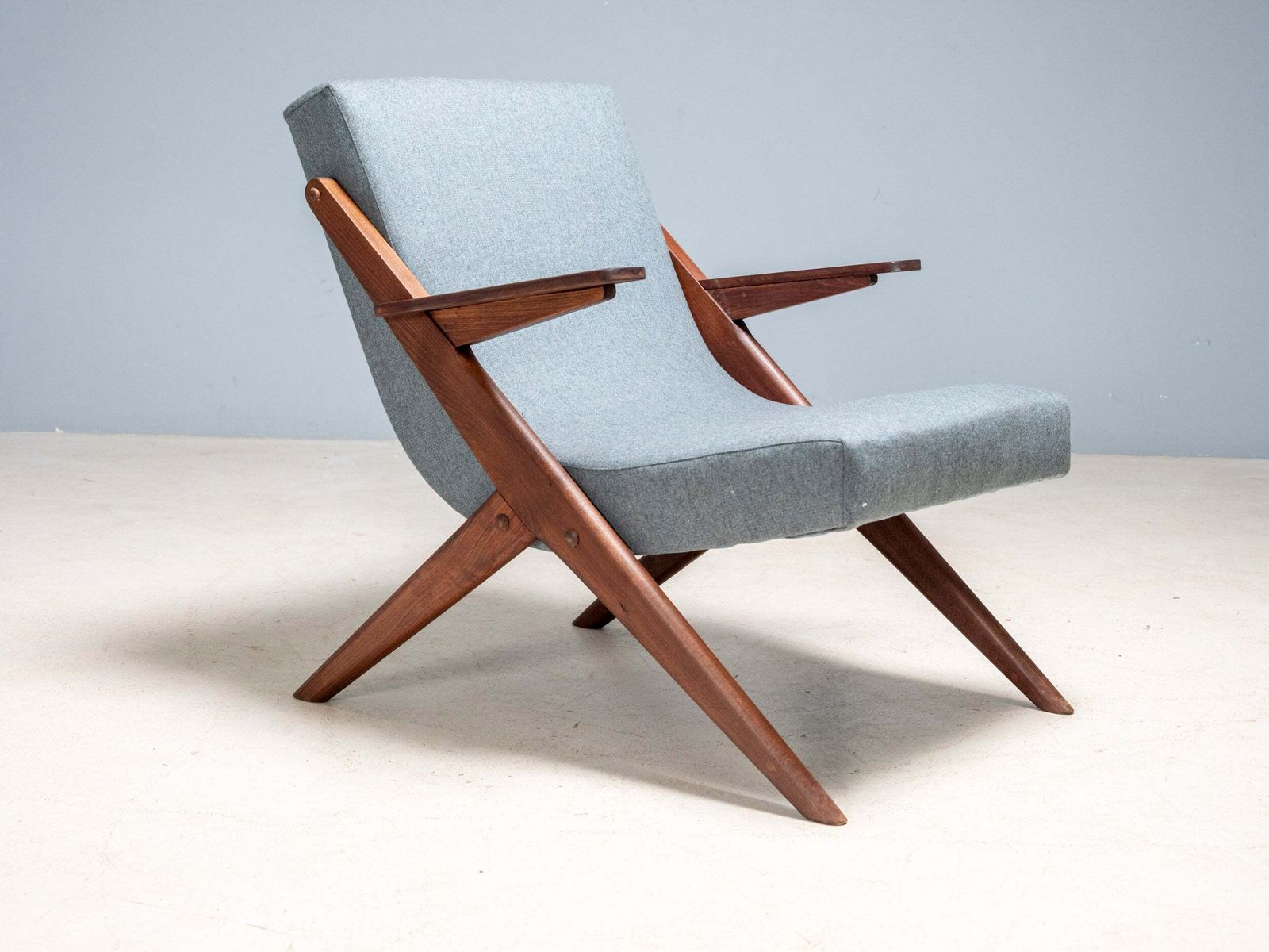 Mid Century Modern Loungestoel, Volledig Gerestaureerde Fauteuil, Ca. Jaren 1950–1960 photo for sale