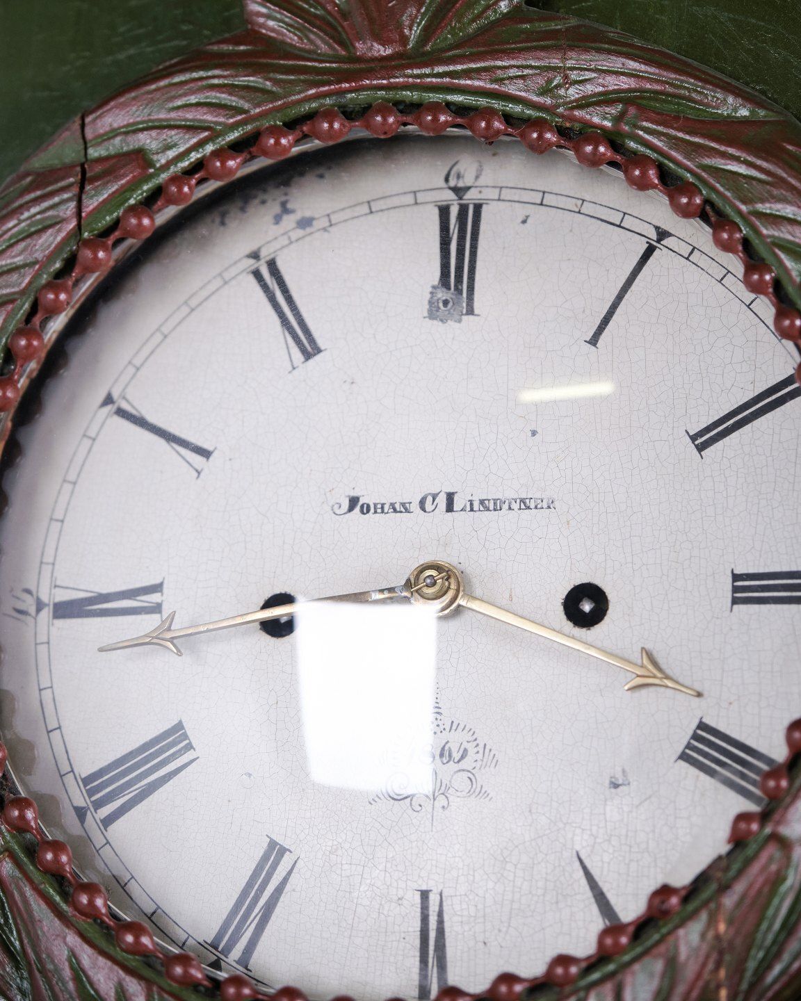 Bornholm Clock – Miss Model – Hand Painted With Carved Details – Green & Red Paint – Year 1860s photo vinterior