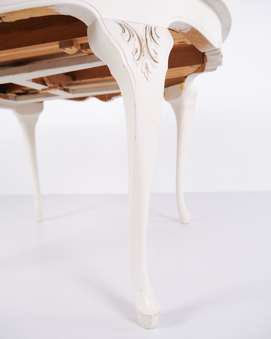 Antique Round Dining Table With Extension   New Rococo Style   White Painted With Decorative Details   Year 1920s photo 1728.0