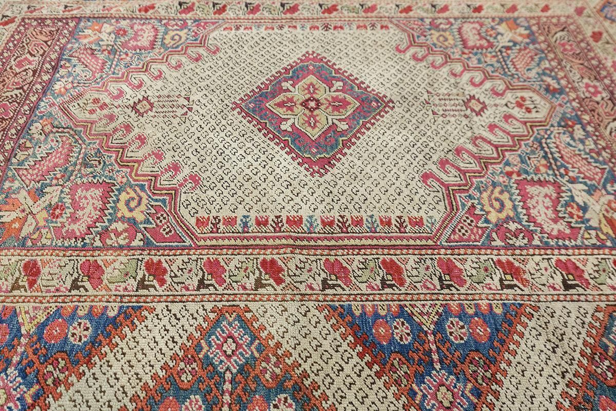 Kiz Ghiordes Rug, 18th Century And Earlier photo furniture