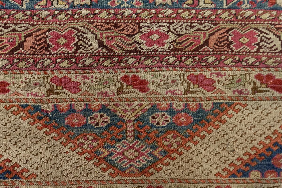 photo furniture Kiz Ghiordes Rug, 18th Century And Earlier