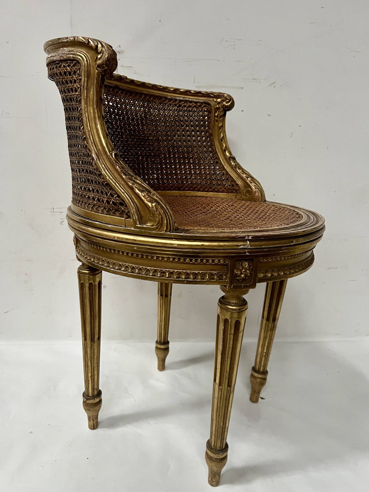 Louis XVI Style Armchair In Wood And Gilded Stucco, 20th Century. photo furniture