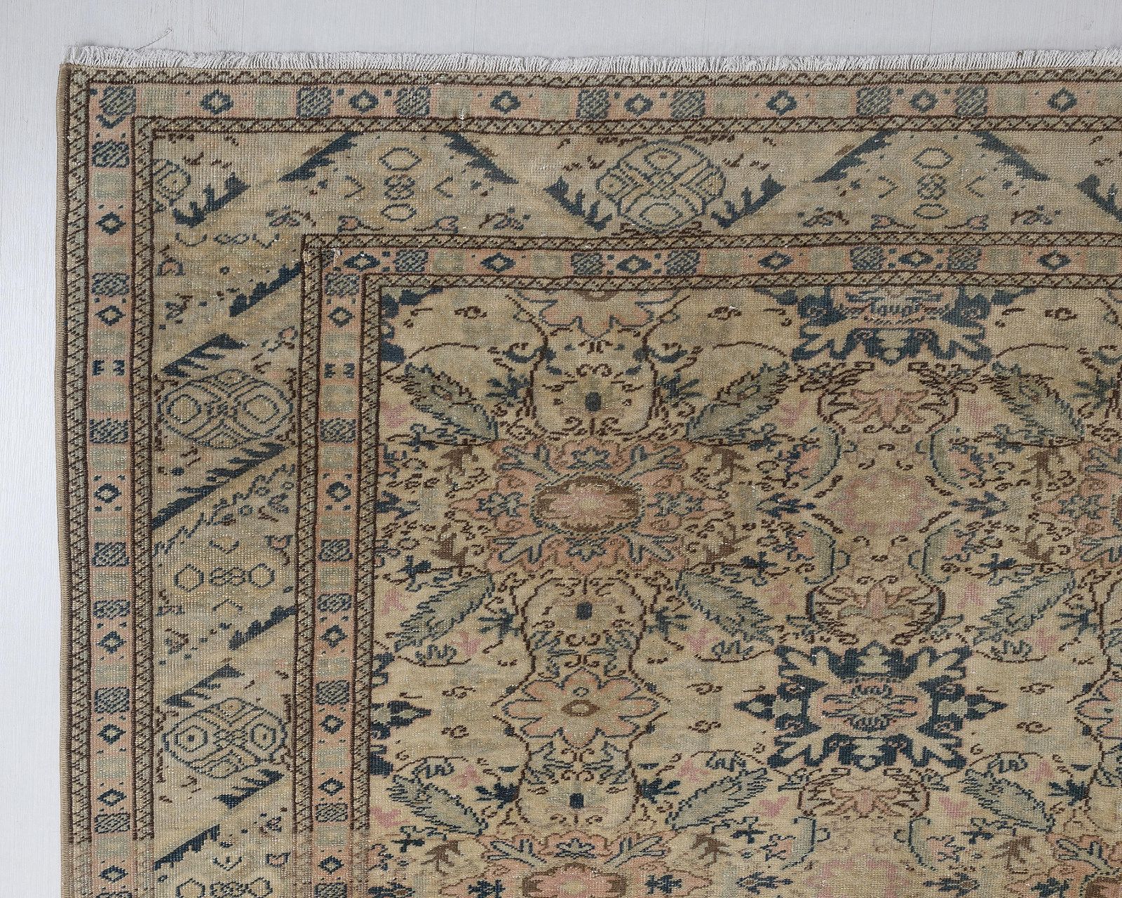 photo furniture Neutral Vintage Turkish Rug, 6.4 X 9.4 Ft, Kayseri Handmade Wool