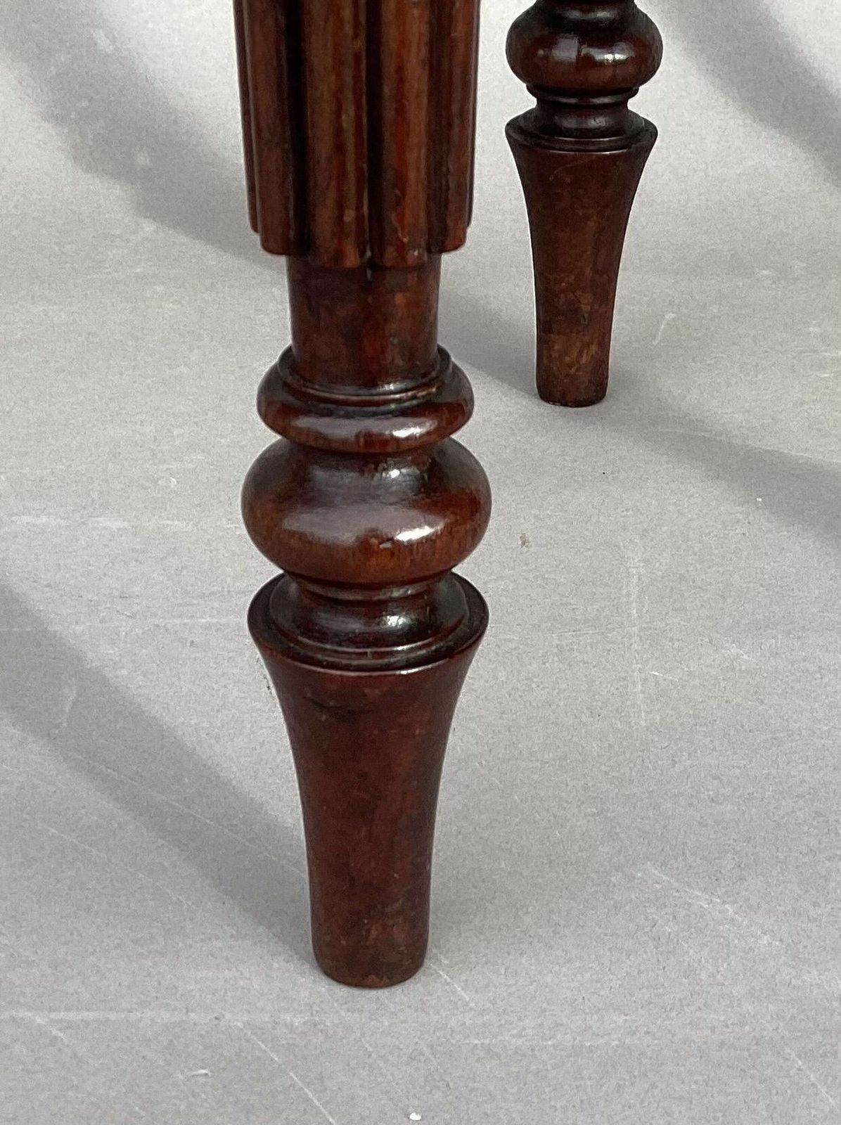 photo vintage Good Regency Gillows Matched Pair Of Mahogany Bedside Cabinets / Cupboards