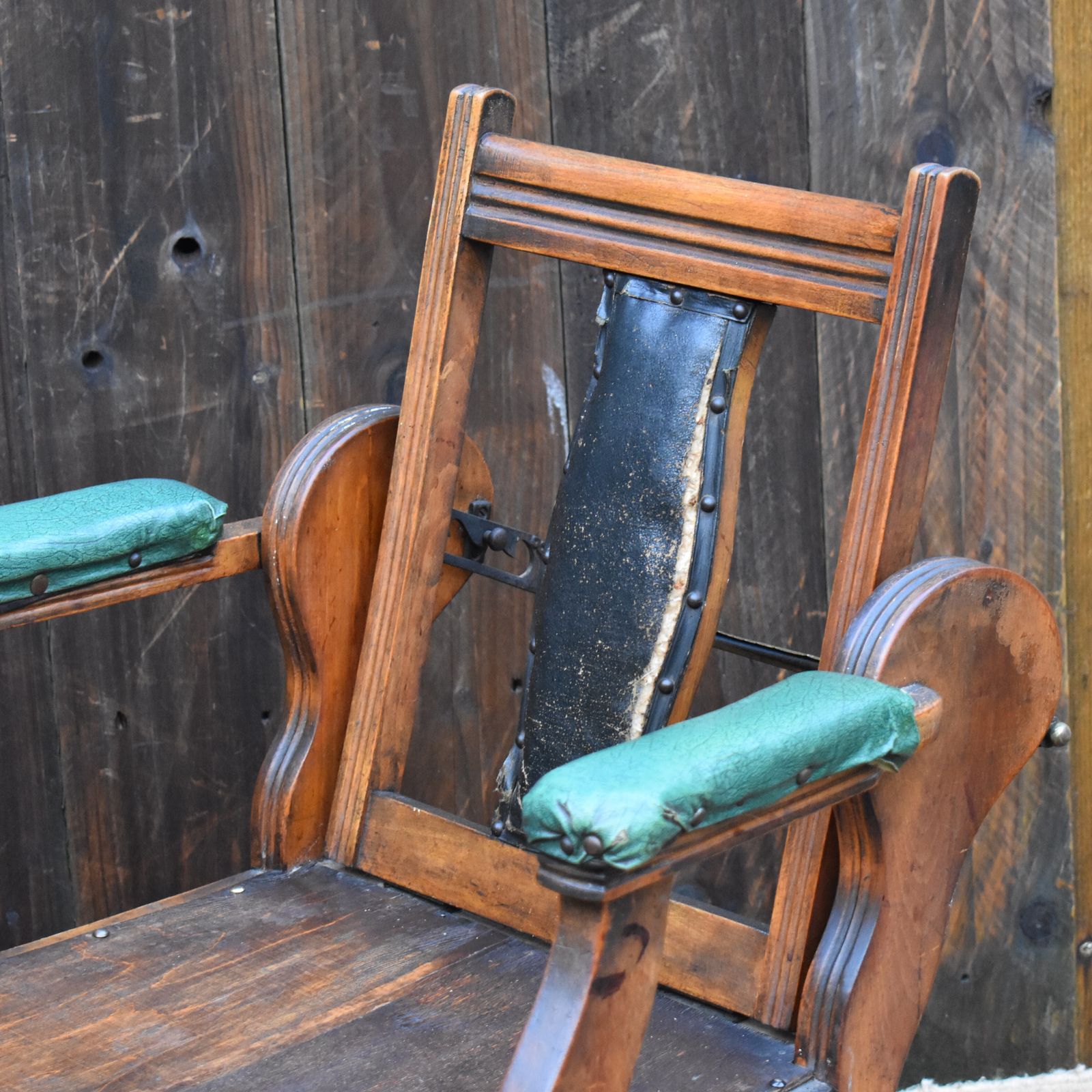 photo furniture Antique Edwardian Leather And Beechwood Adjustable Barbers Dentist Chair