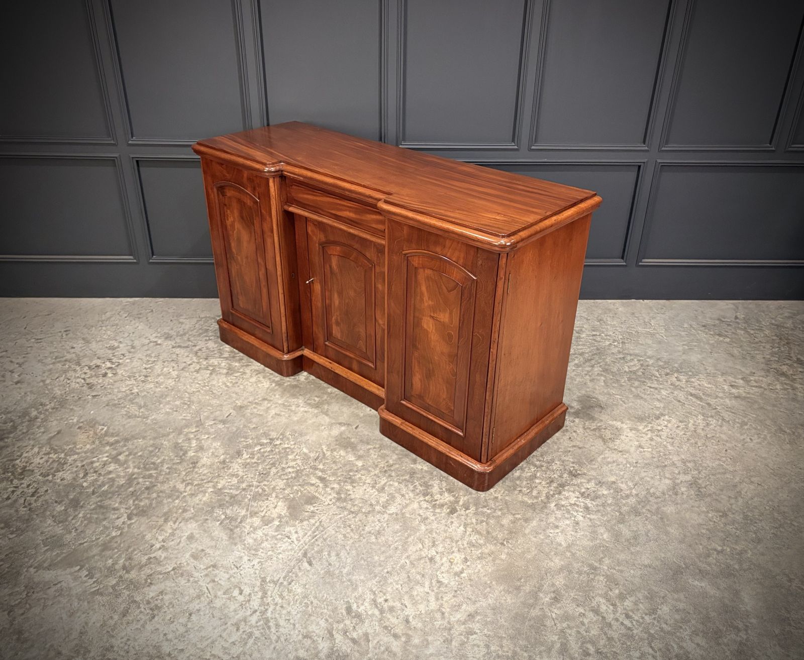 Victorian Mahogany Sideboard photo 1625.0