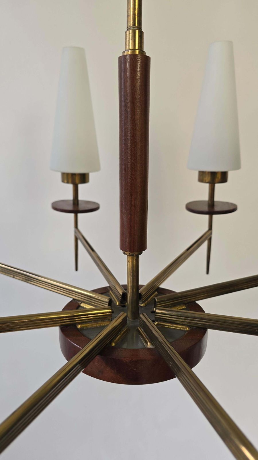 photo vinterior Mid Century Modern Brass, Wood And Opaline Glass Chandelier, 1950s, 8 Lights