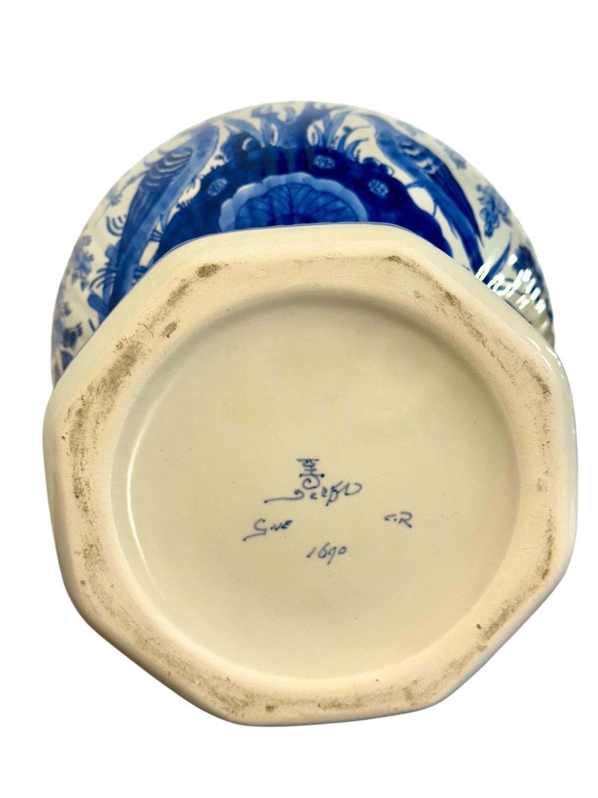 photo vinterior Large Blue And White Delft Lidded Vase With Birds And Flowers