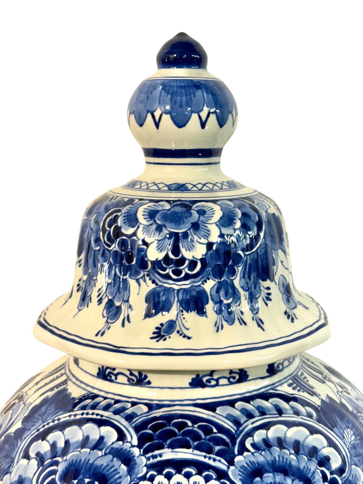 photo vintage Large Blue And White Delft Lidded Vase With Birds And Flowers