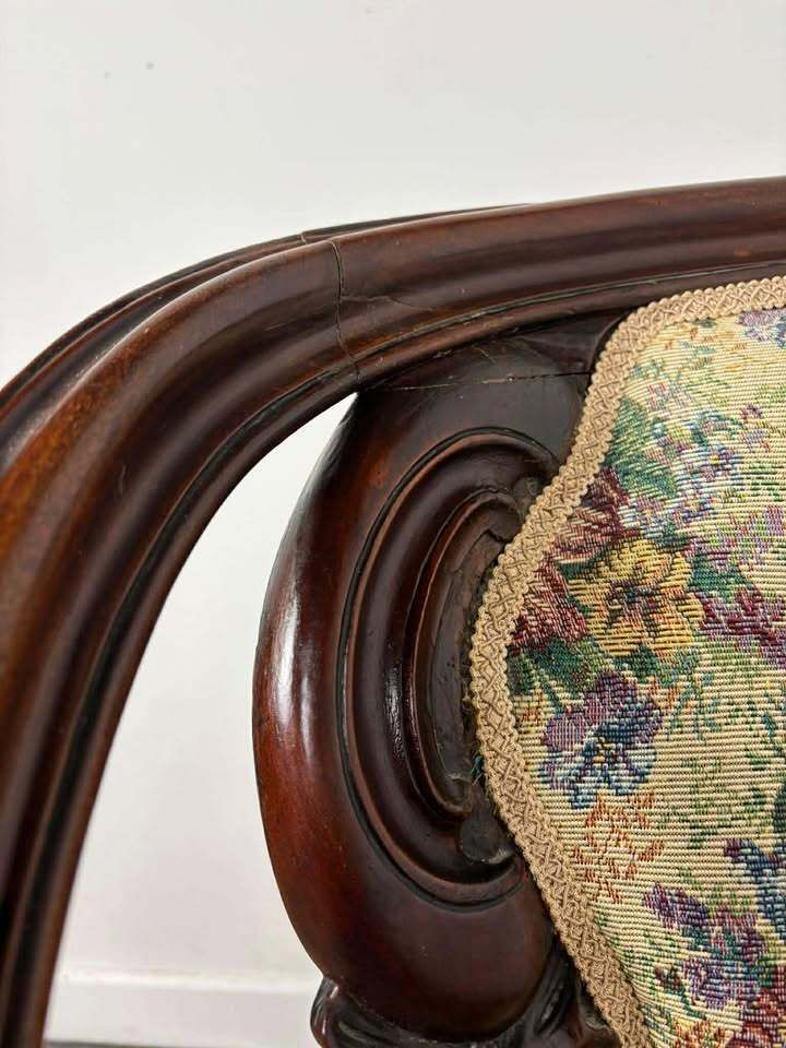 photo vinterior Victorian Mahogany Nursing Chair