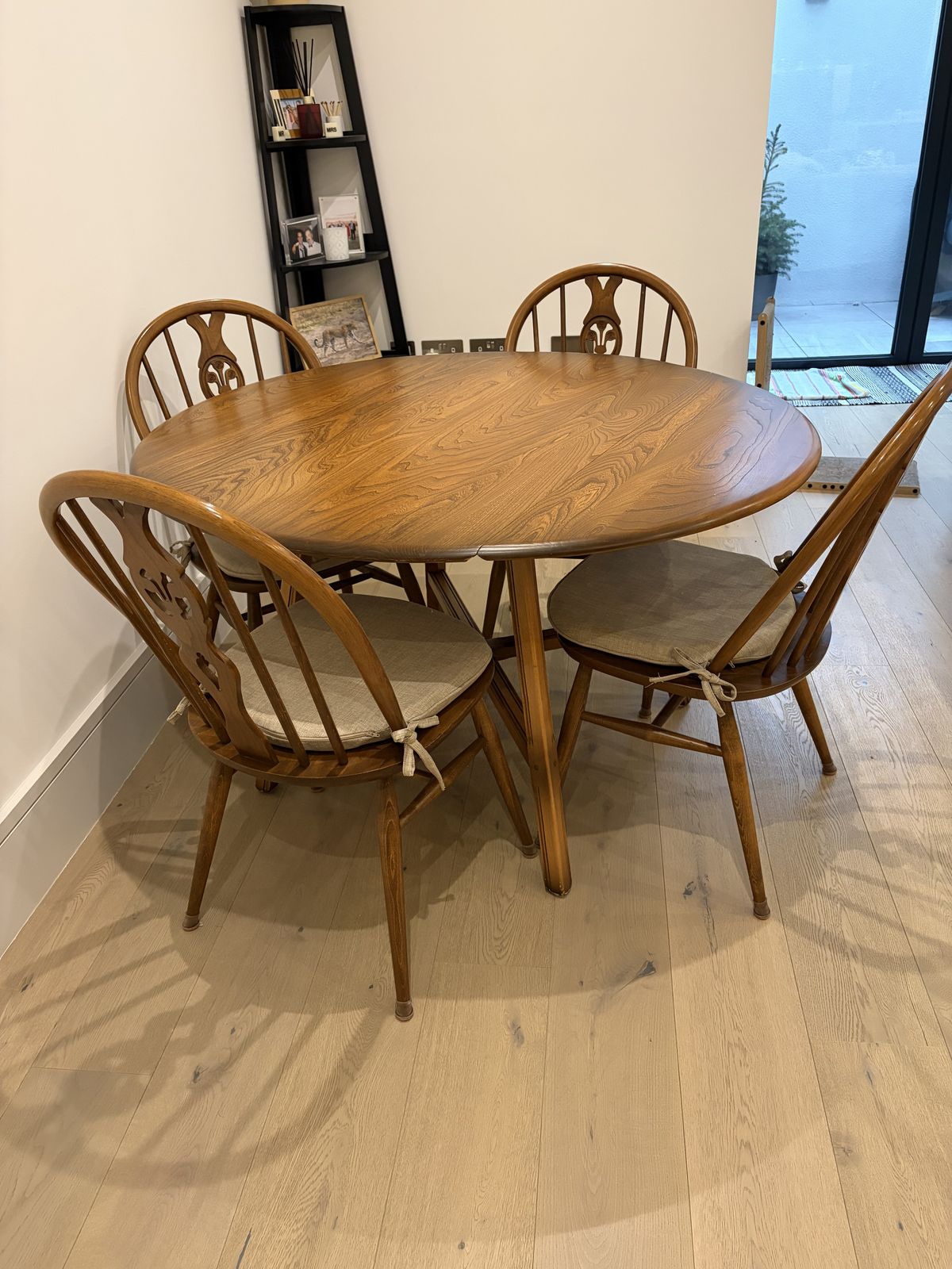 Ercol Elm Drop Leaf Dining Table & 4 Windsor Chairs (Mid Century Vintage) photo 500.0