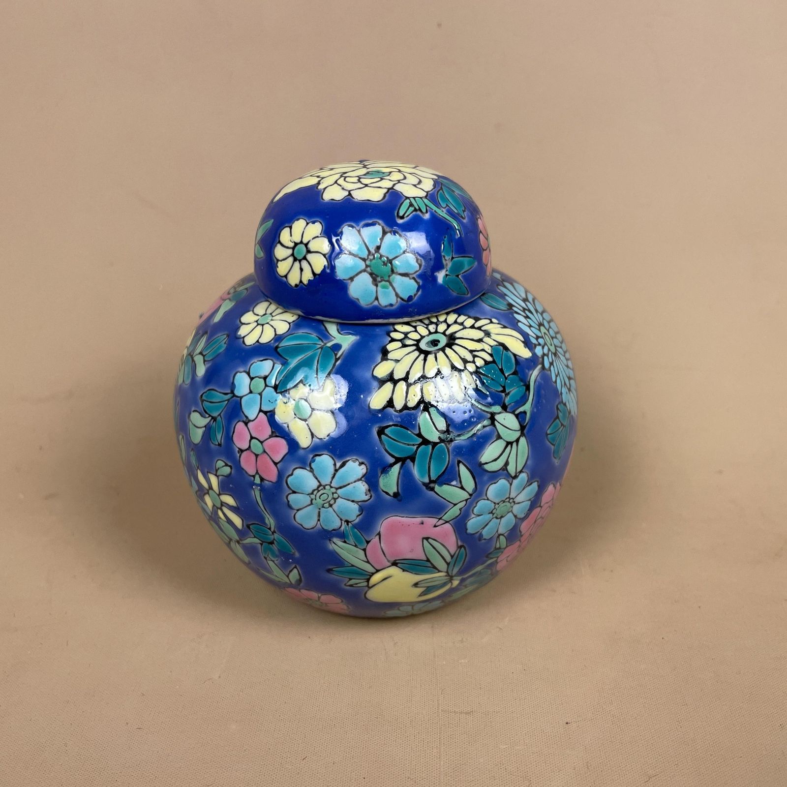 Oriental Decorative Vase Ceramic Blue Yellow Floral Design Round Circle Pot Chinese Vintage Display Lidded Ginger Jar Lid Pattern Ornament
